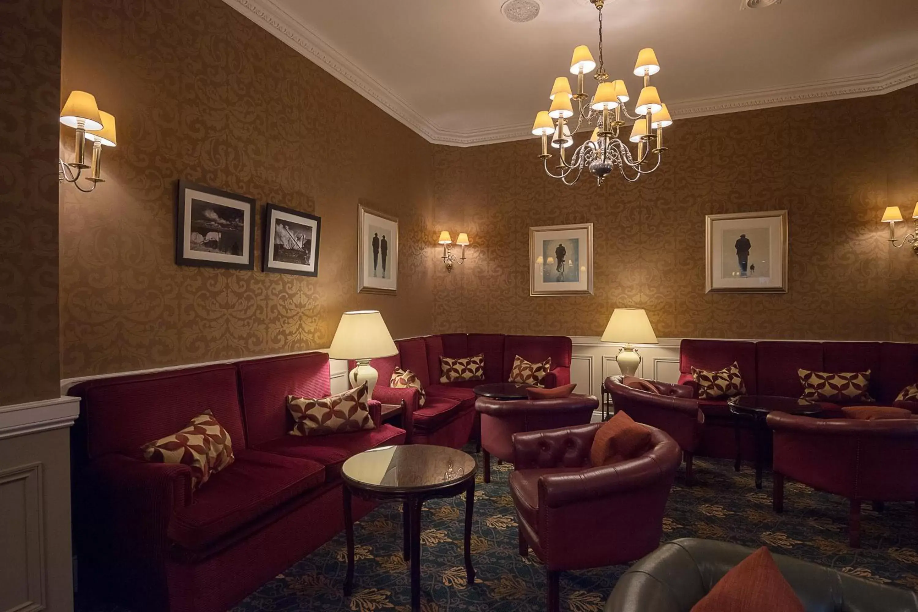 Lounge or bar in Norfolk Royale Hotel