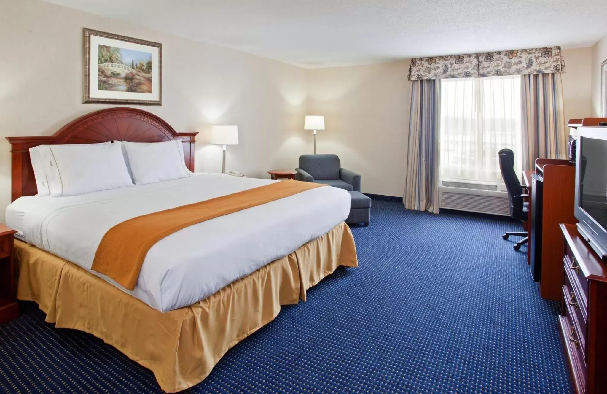 Photo of the whole room, Bed in Holiday Inn Express Hotel & Suites Cleveland-Richfield, an IHG Hotel