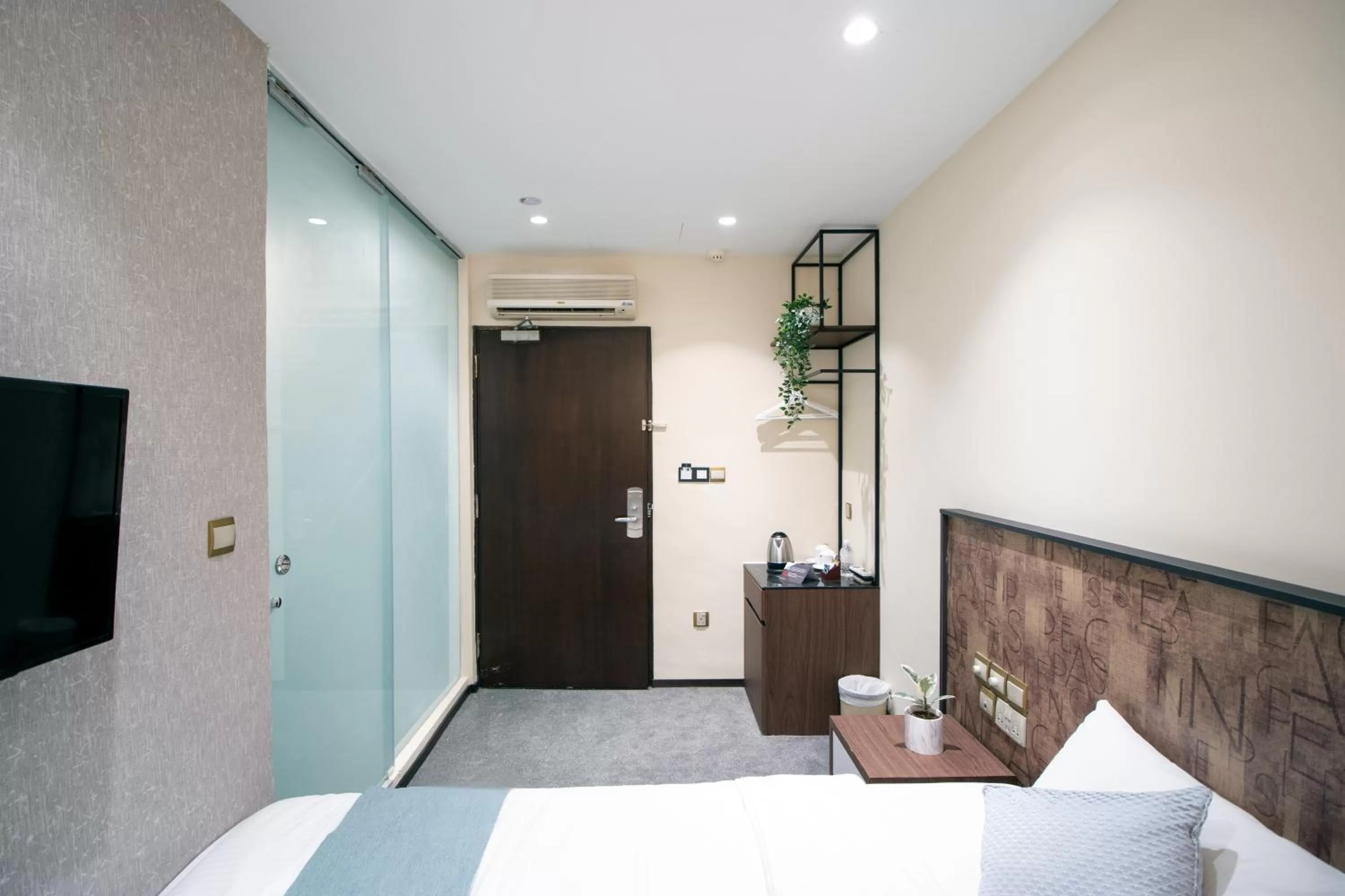 Bedroom in Harbour Ville Hotel - Hamilton