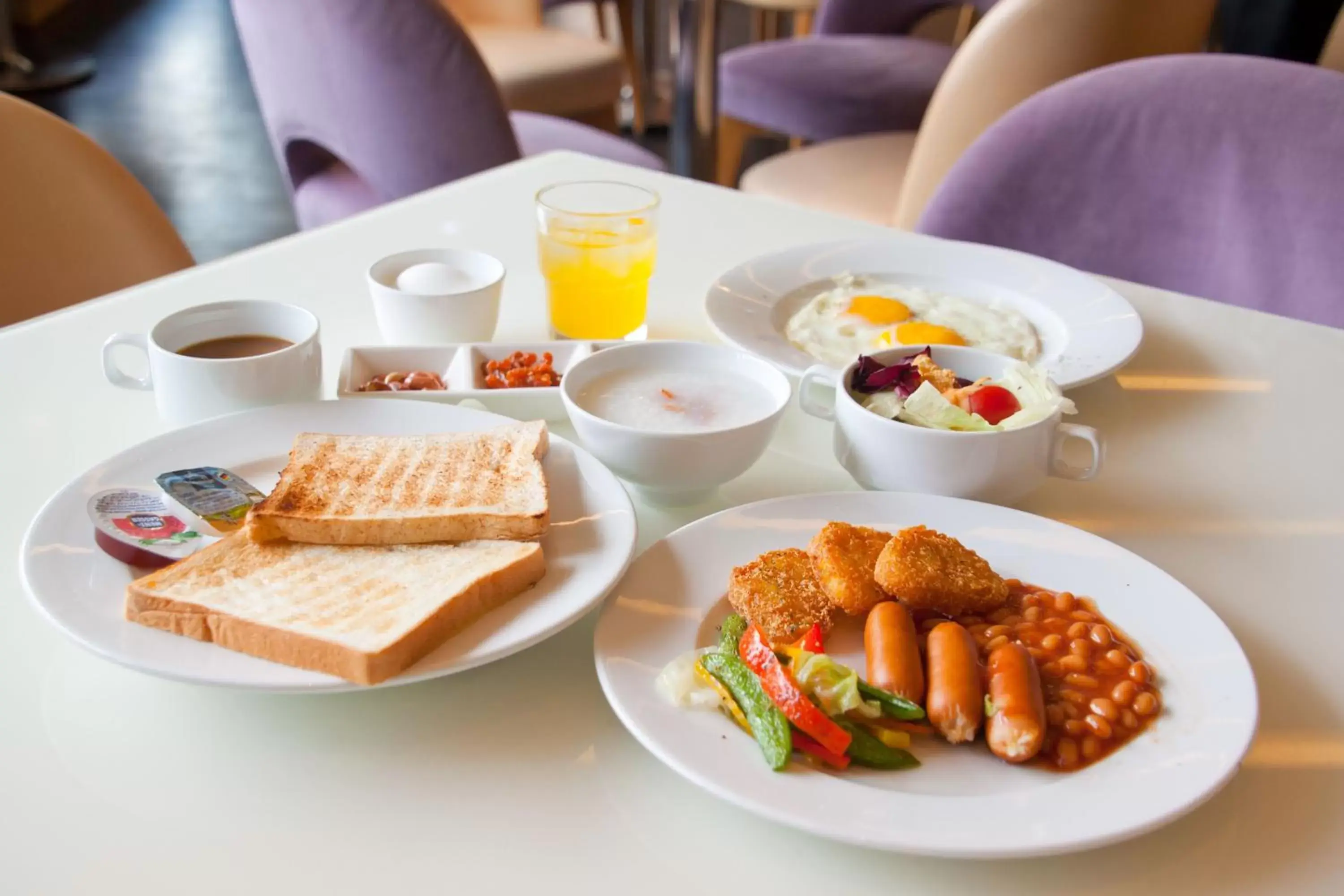 Breakfast in Holiday Inn Express Taoyuan, an IHG Hotel