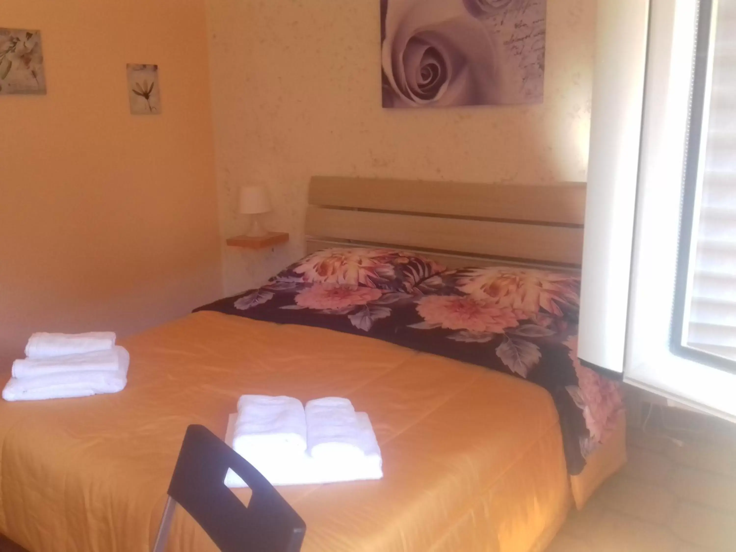 Bedroom, Bed in Bed and fly Aeroporto Catania airport shuttle h24 extra euro 5 reception h24