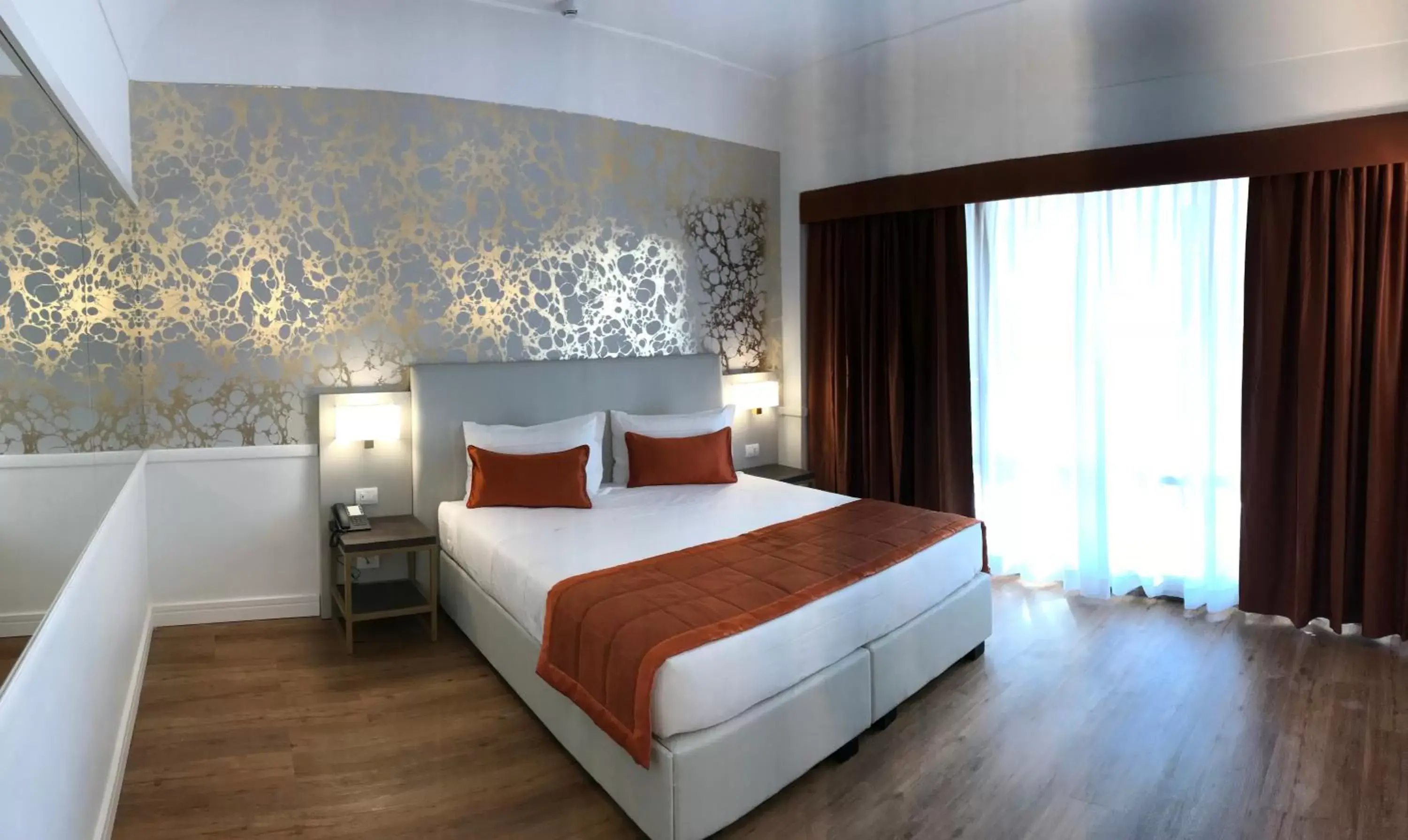 Photo of the whole room, Bed in Hotel Shangri-La Roma by OMNIA hotels
