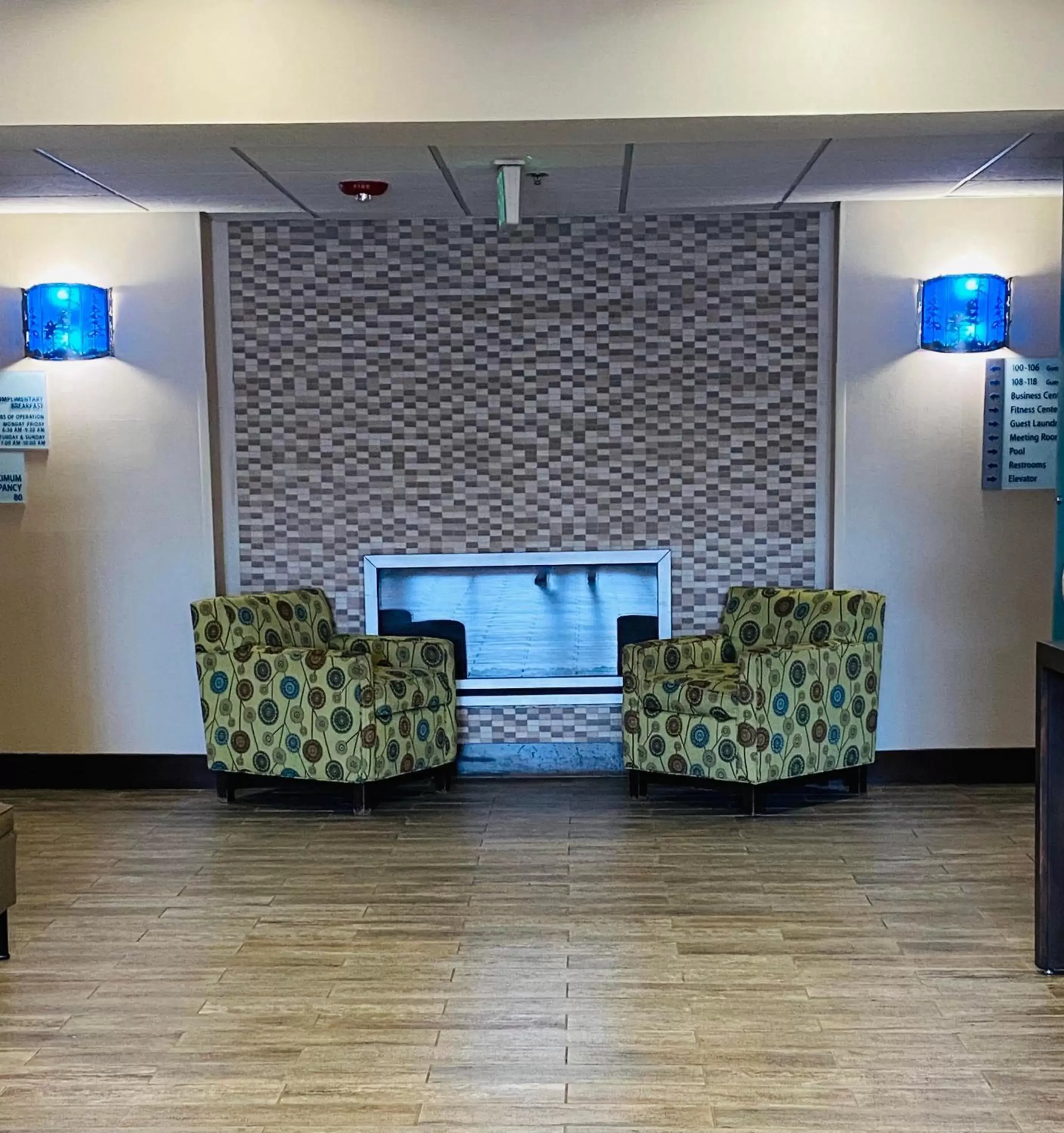 Lobby or reception, Seating Area in Holiday Inn Express Fresno River Park Highway 41, an IHG Hotel