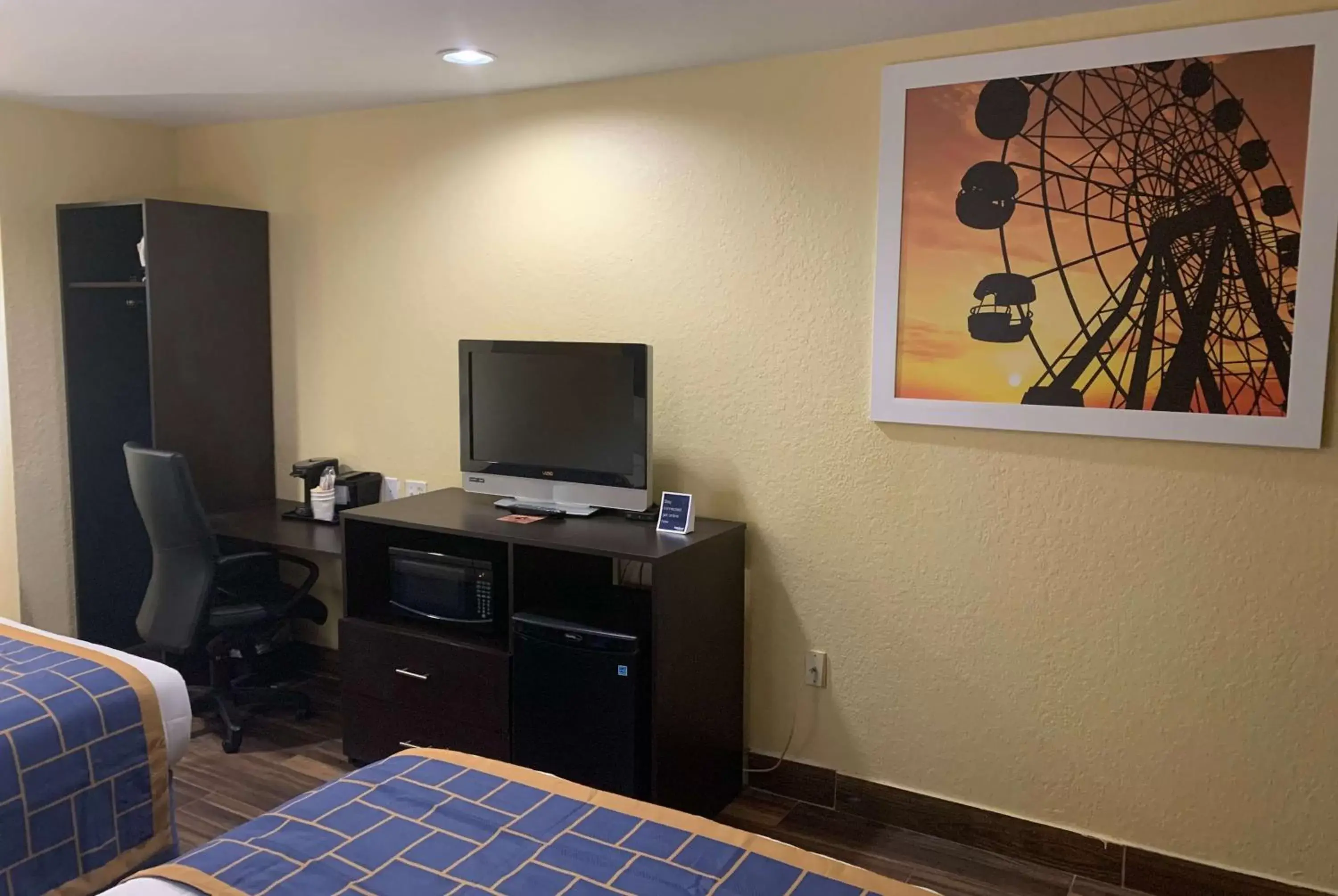 Photo of the whole room, TV/Entertainment Center in Days Inn & Suites by Wyndham Tampa/Raymond James Stadium