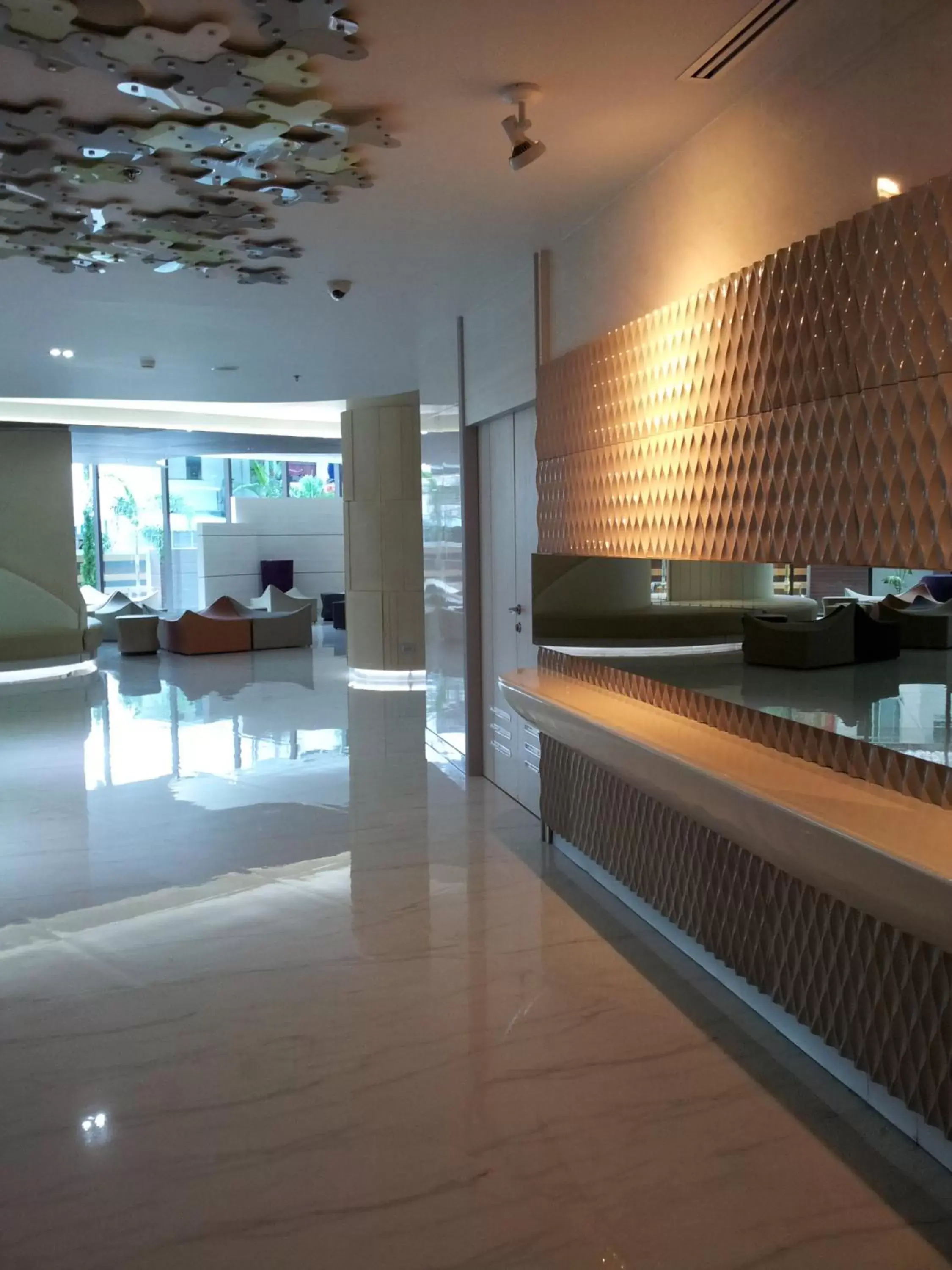 Lobby or reception in Pattaya Discovery Beach Hotel - SHA Extra Plus