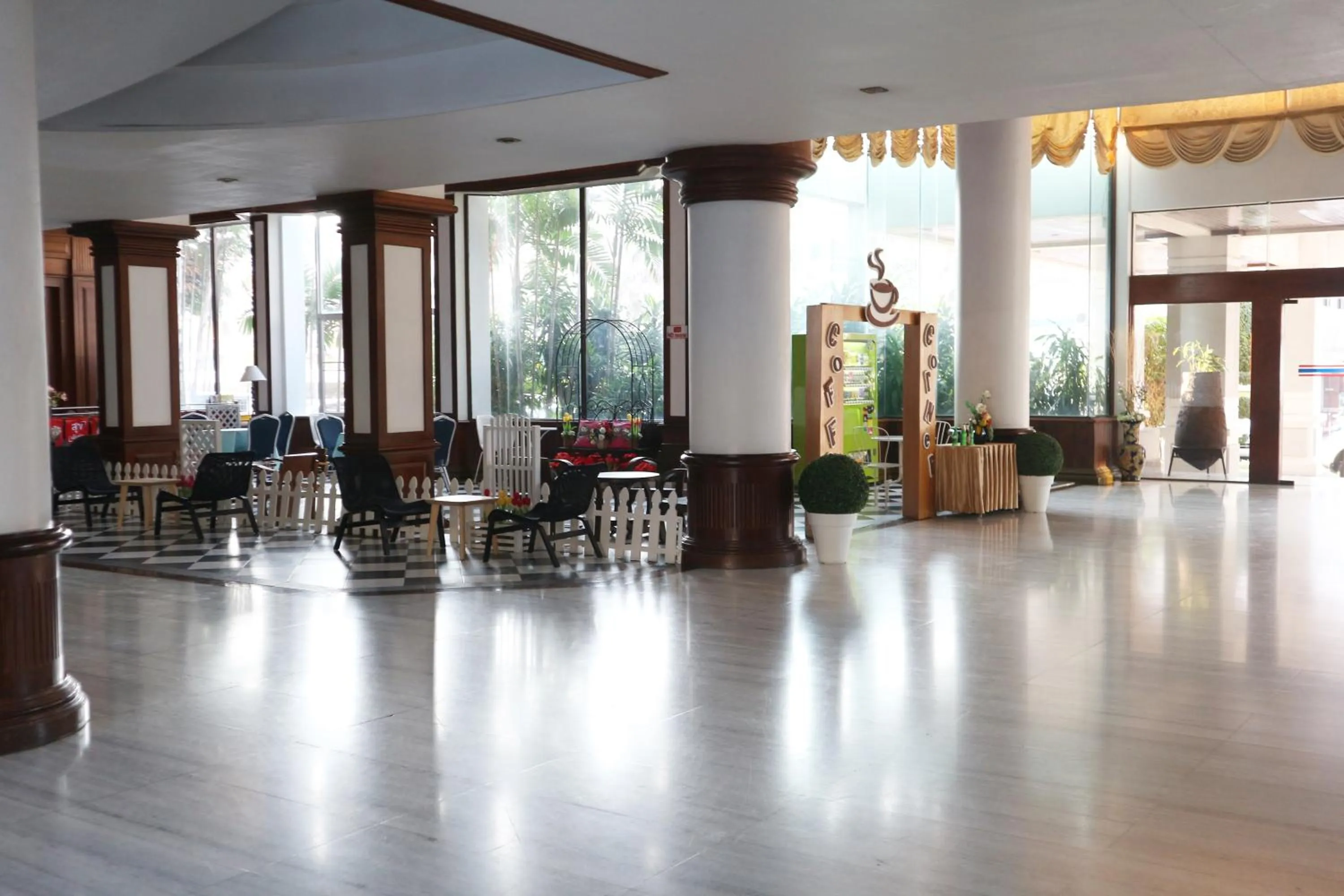 Lobby or reception in Welcome Plaza Hotel Pattaya