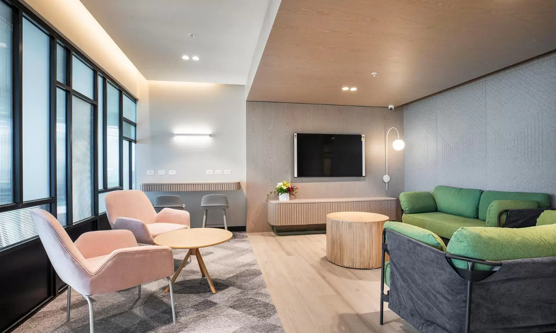 Communal lounge/ TV room, Seating Area in Holiday Inn & Suites Geelong, an IHG Hotel