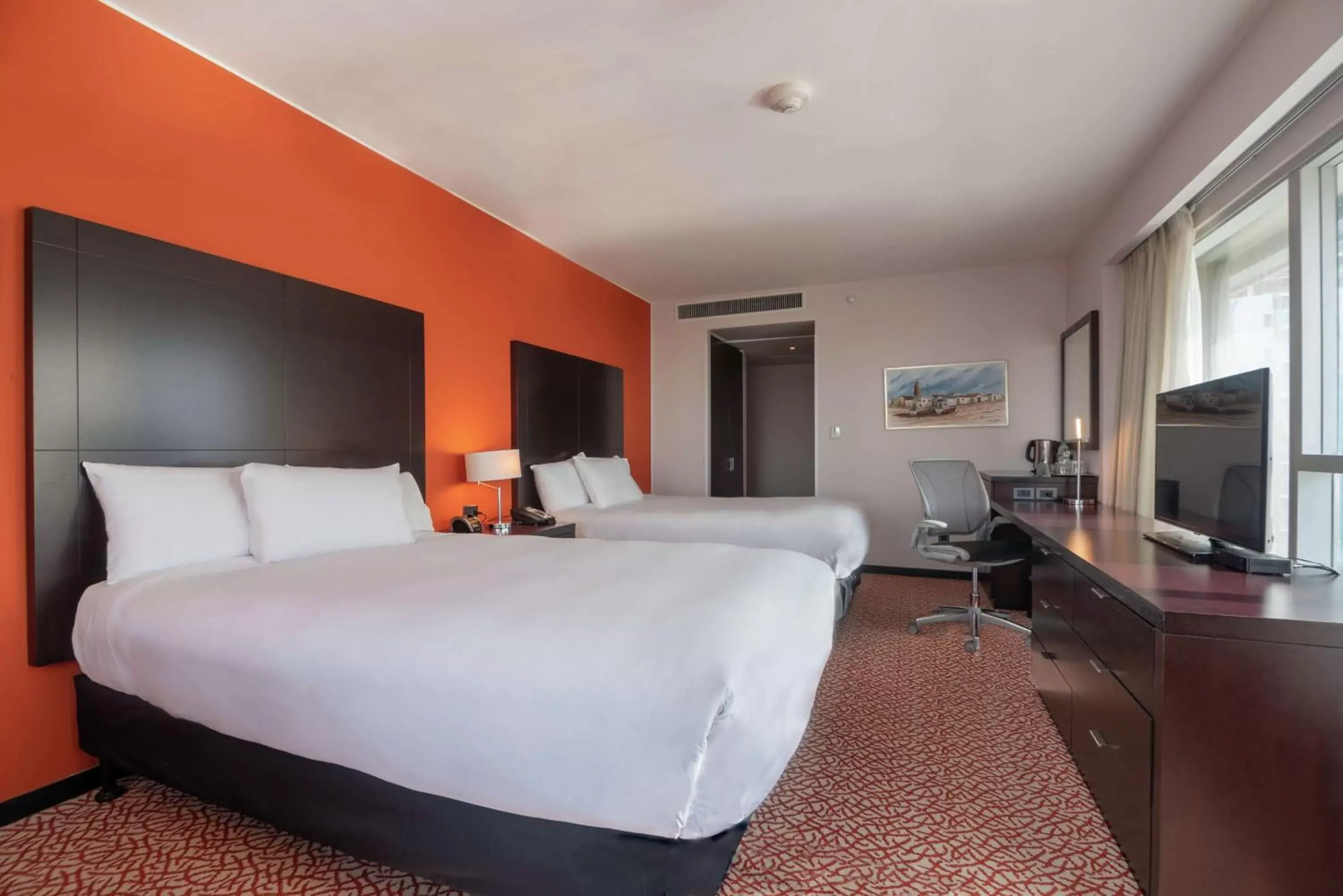 Bedroom, Bed in Hilton Garden Inn Montevideo