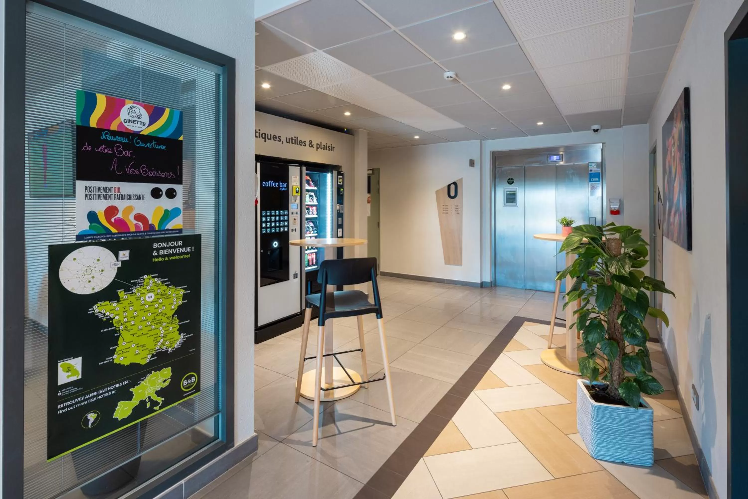 vending machine in B&B HOTEL Troyes Magasins d'usine
