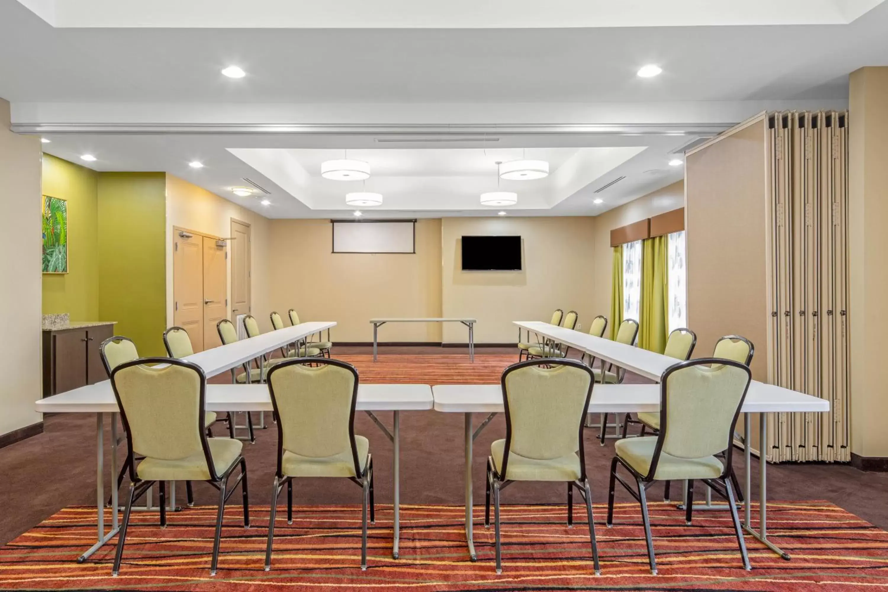 Meeting/conference room in La Quinta by Wyndham Gonzales LA