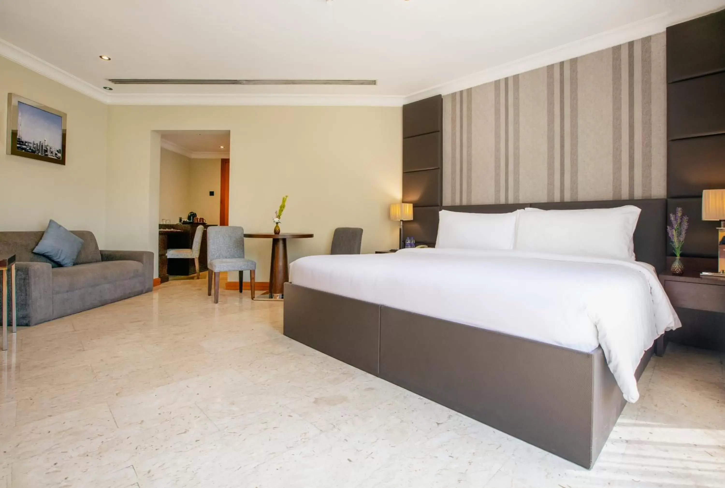 Photo of the whole room, Bed in Dubai Marine Beach Resort & Spa