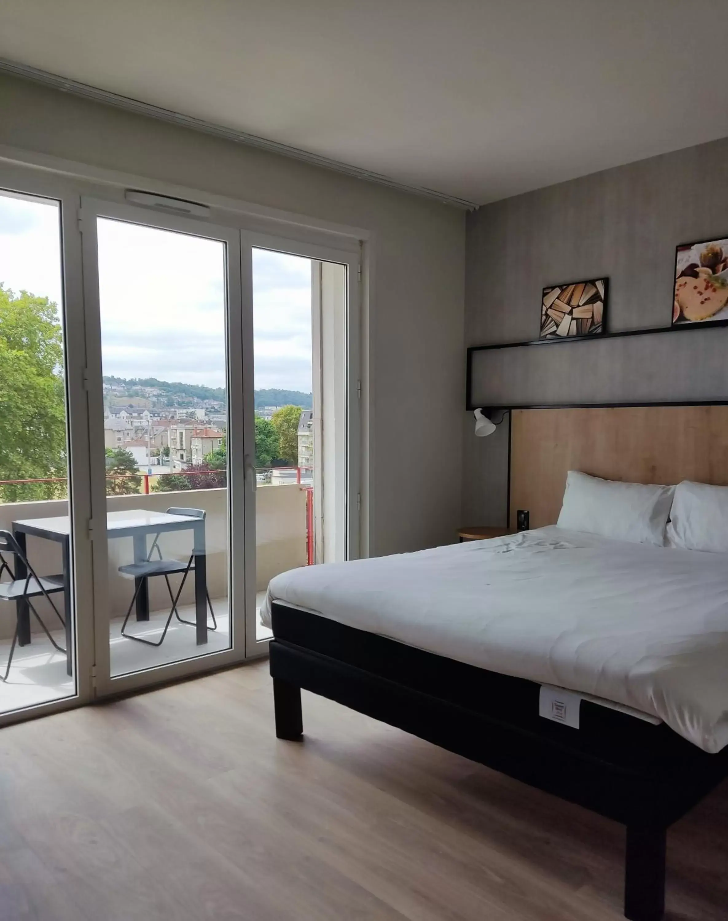 Bed in Ibis Brive Centre