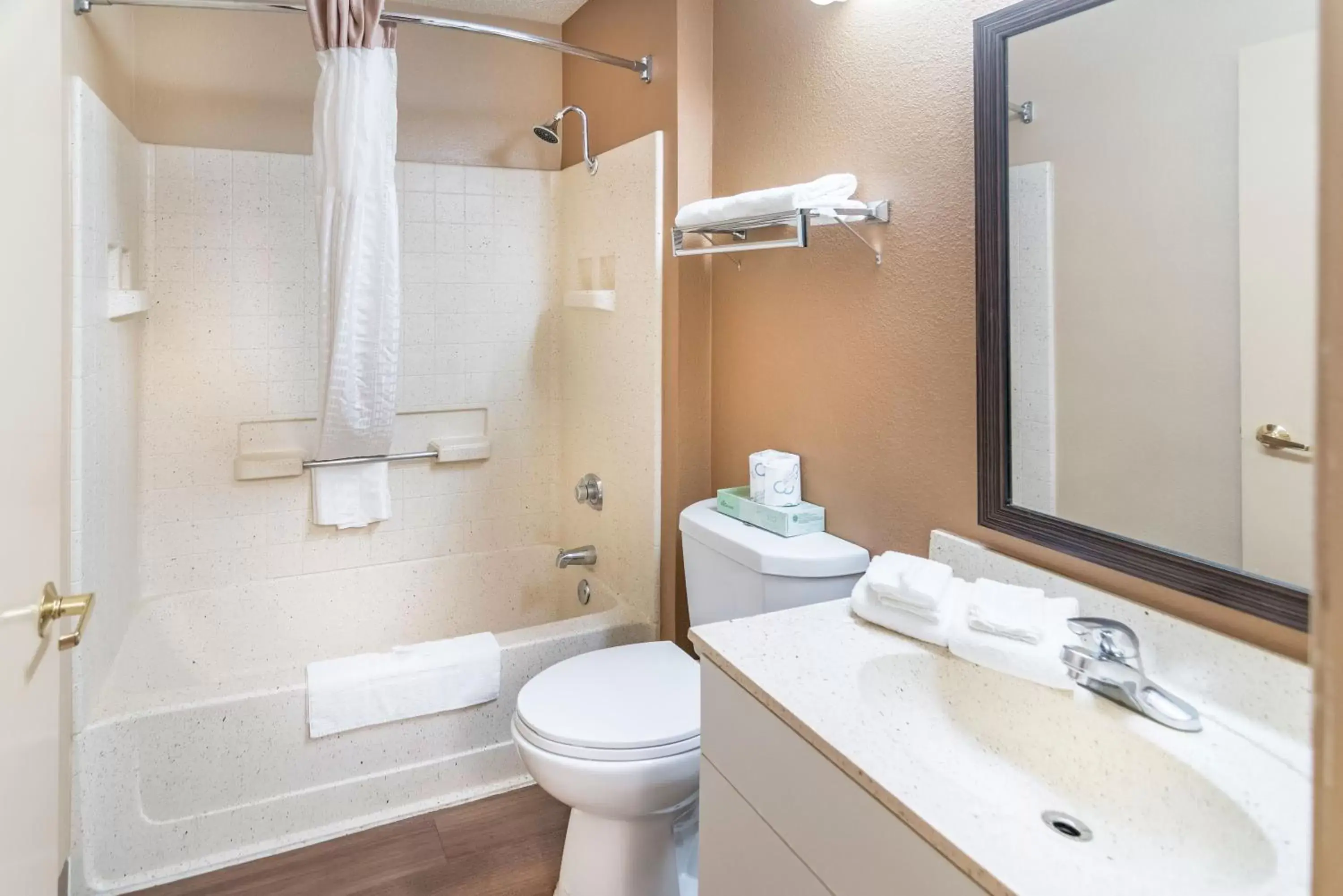 Bathroom in Extended Stay America Suites - Arlington - Six Flags