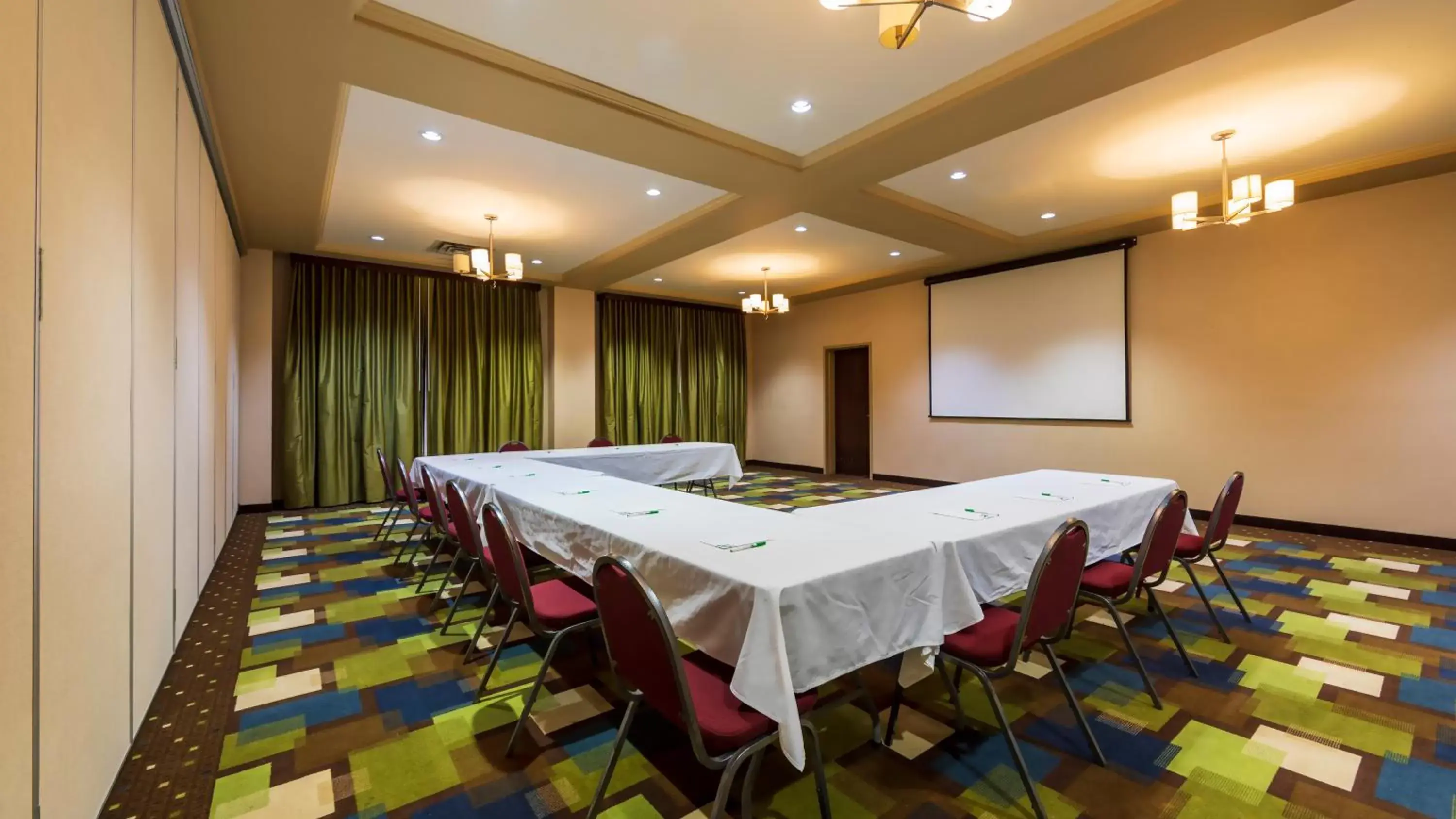 Business facilities in Holiday Inn Hotel and Suites-Kamloops, an IHG Hotel