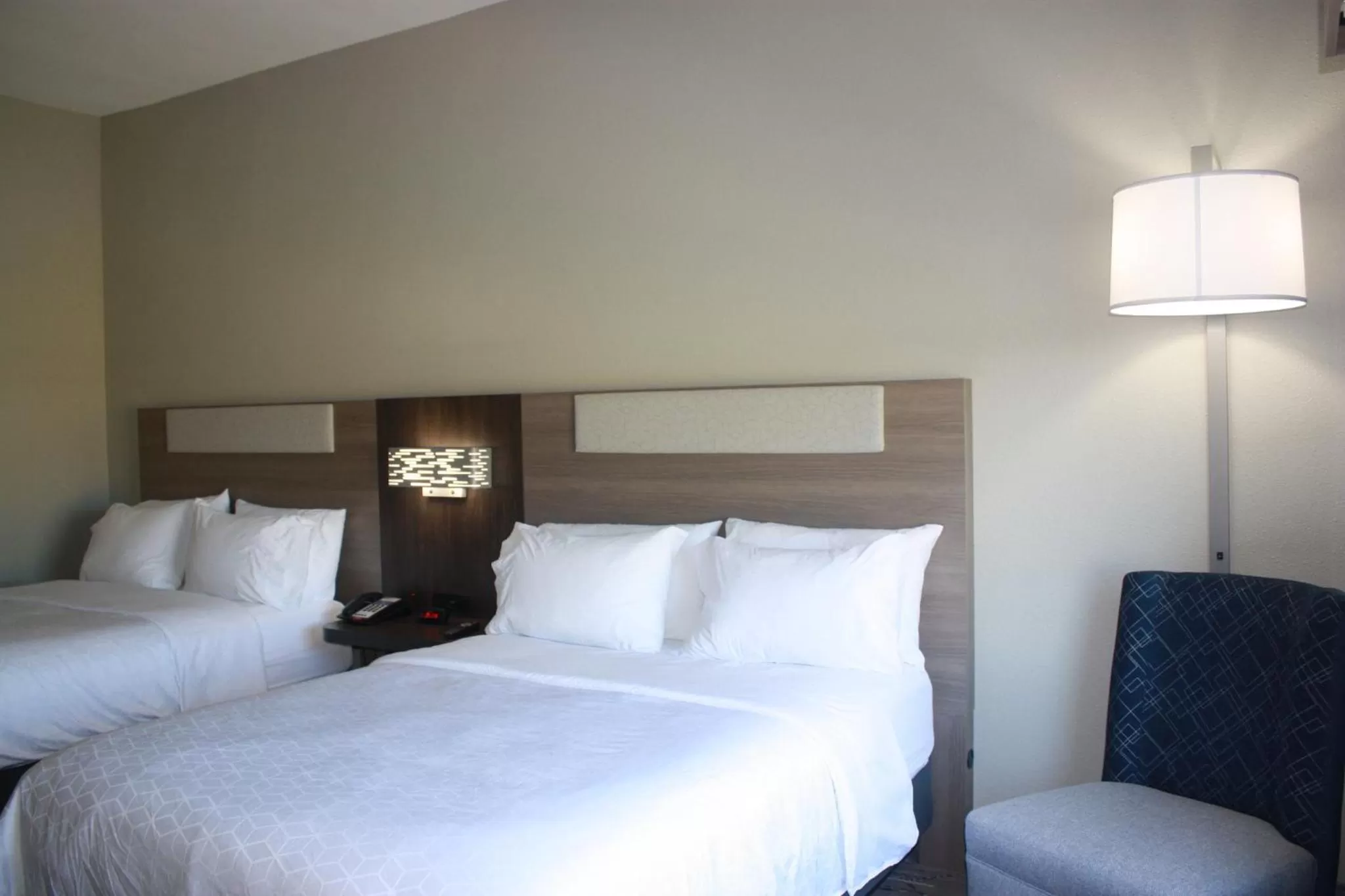 Photo of the whole room, Bed in Holiday Inn Express Hotel & Suites Shamrock North by IHG