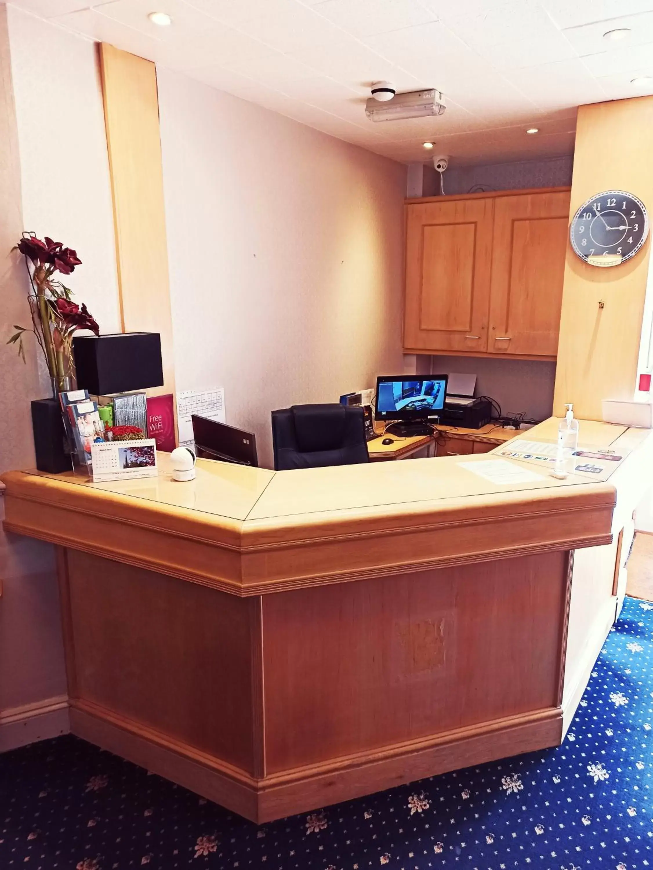 Lobby or reception in Crystal Hotel & Savour Lobby or reception in Crystal Hotel & Savour