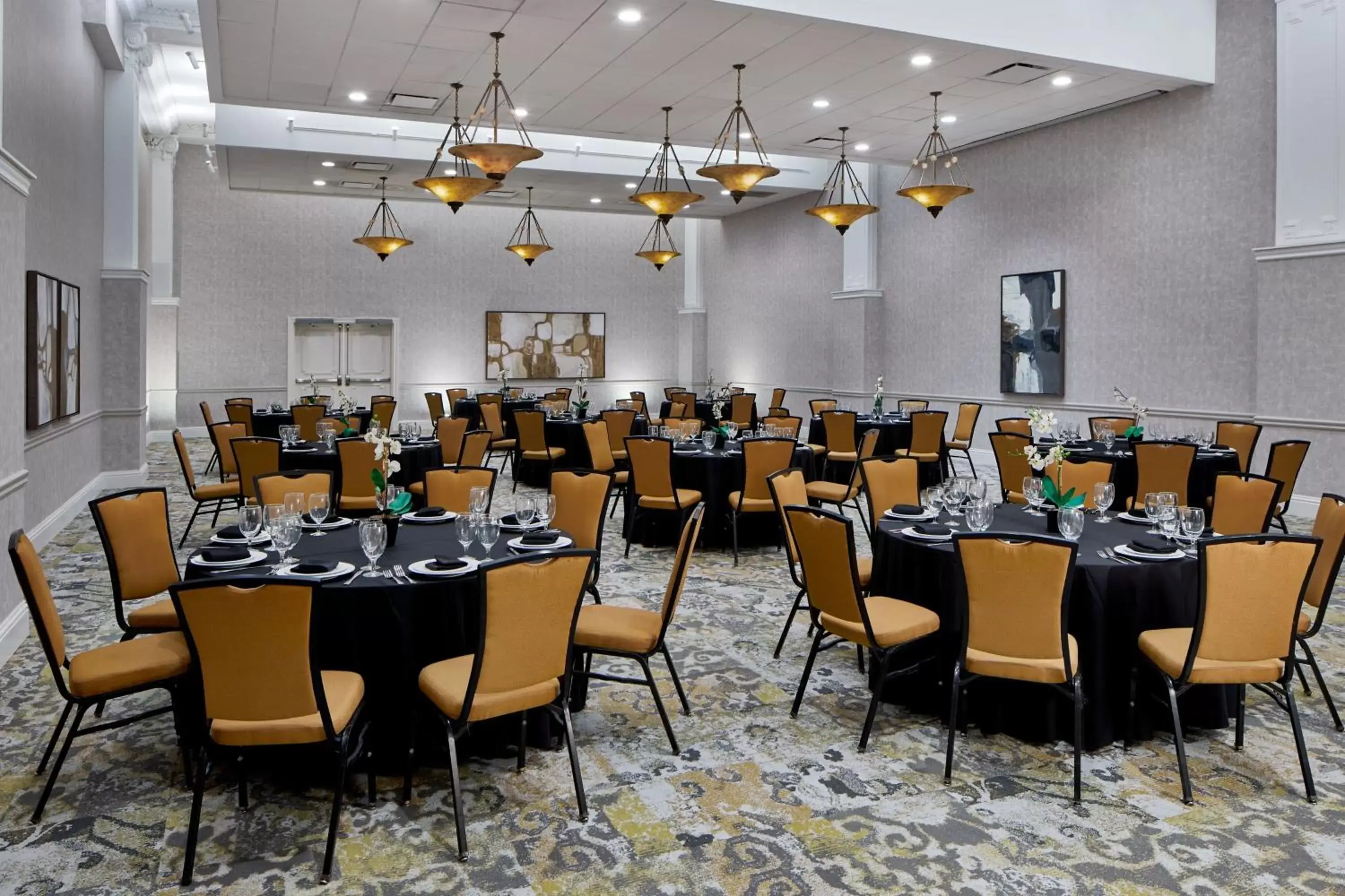 Meeting/conference room, Restaurant/Places to Eat in SpringHill Suites Memphis Downtown