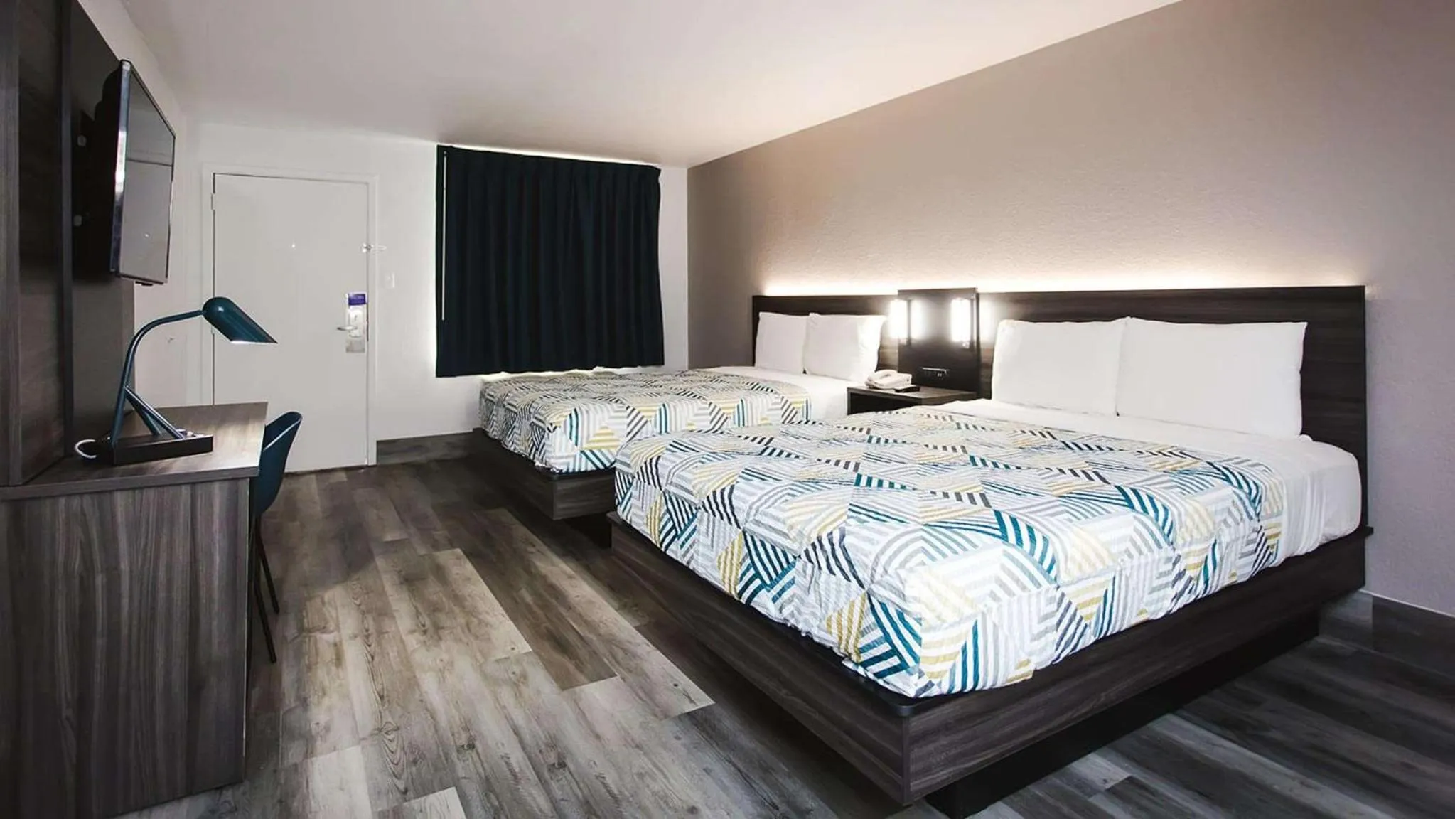 Bed in Motel 6 Houston, TX - Medical Center - NRG Stadium