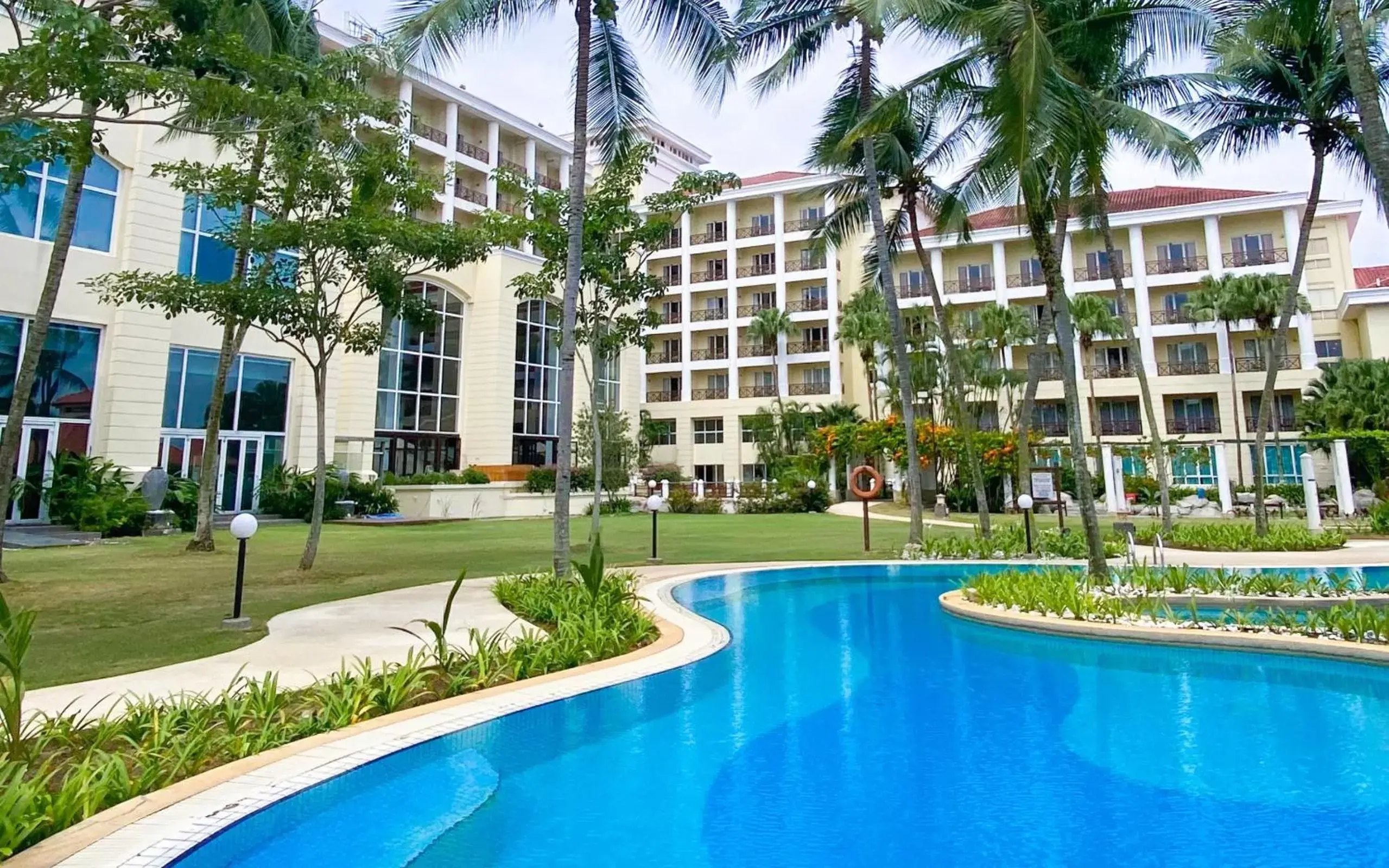 Swimming Pool in Bangi Resort Hotel