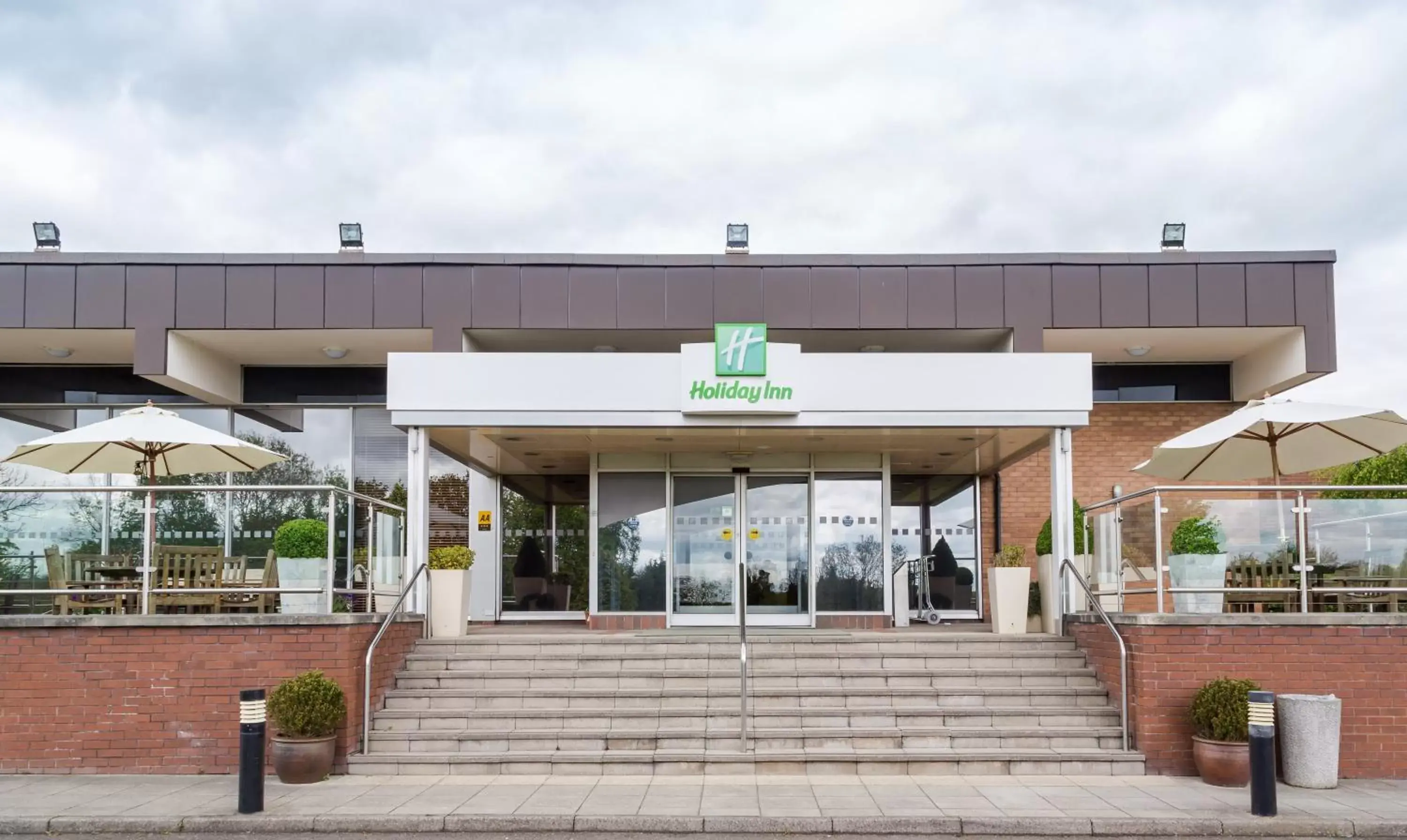 Property building in Holiday Inn Rugby-Northampton M1 Jct18, an IHG Hotel