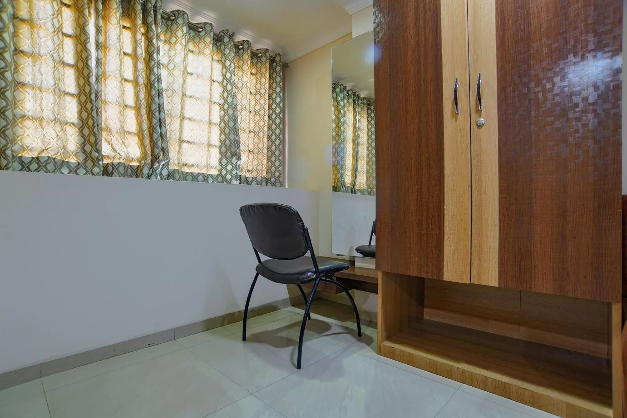 Living room in FabHotel Pishori