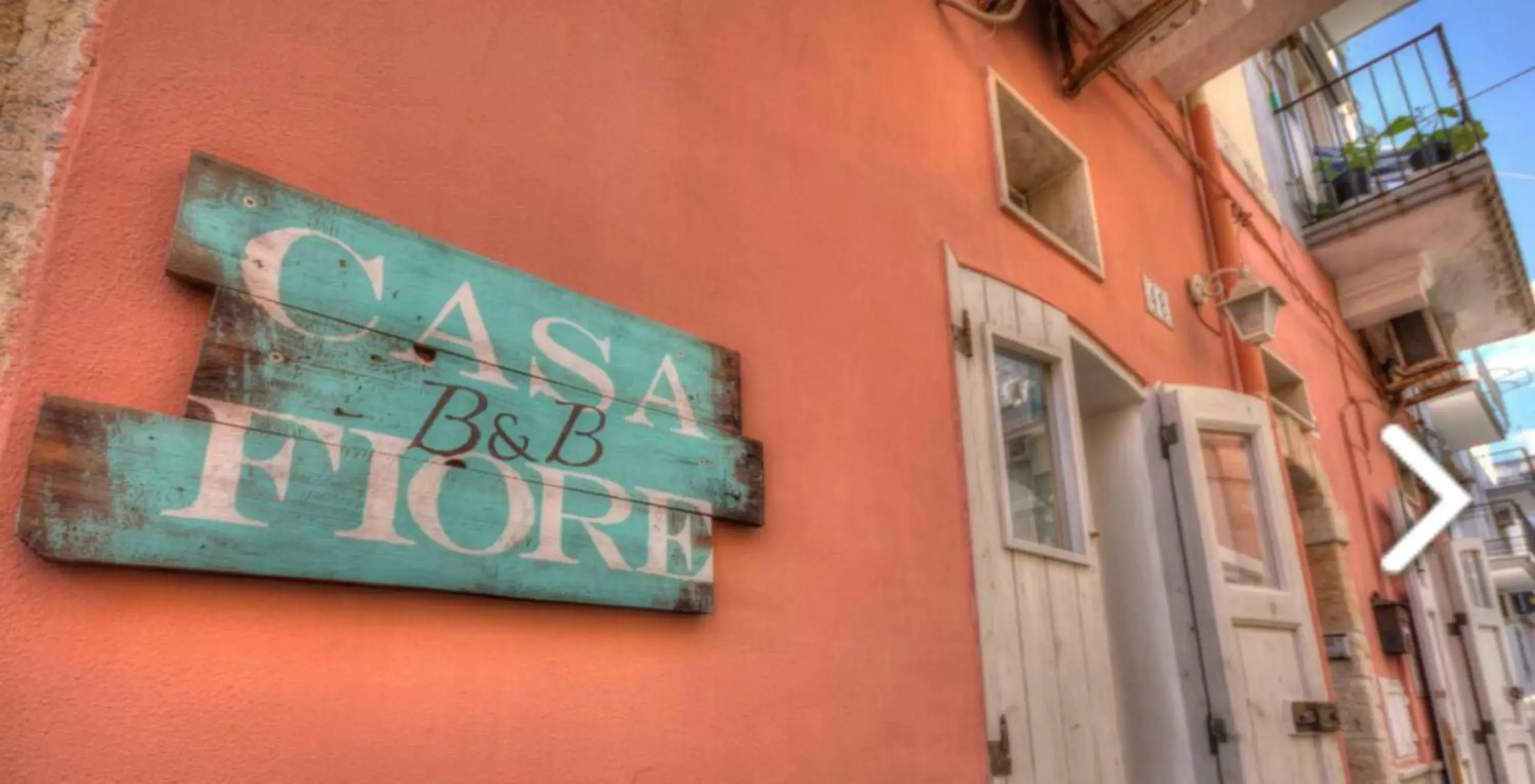 Facade/entrance in B&B Casa Fiore