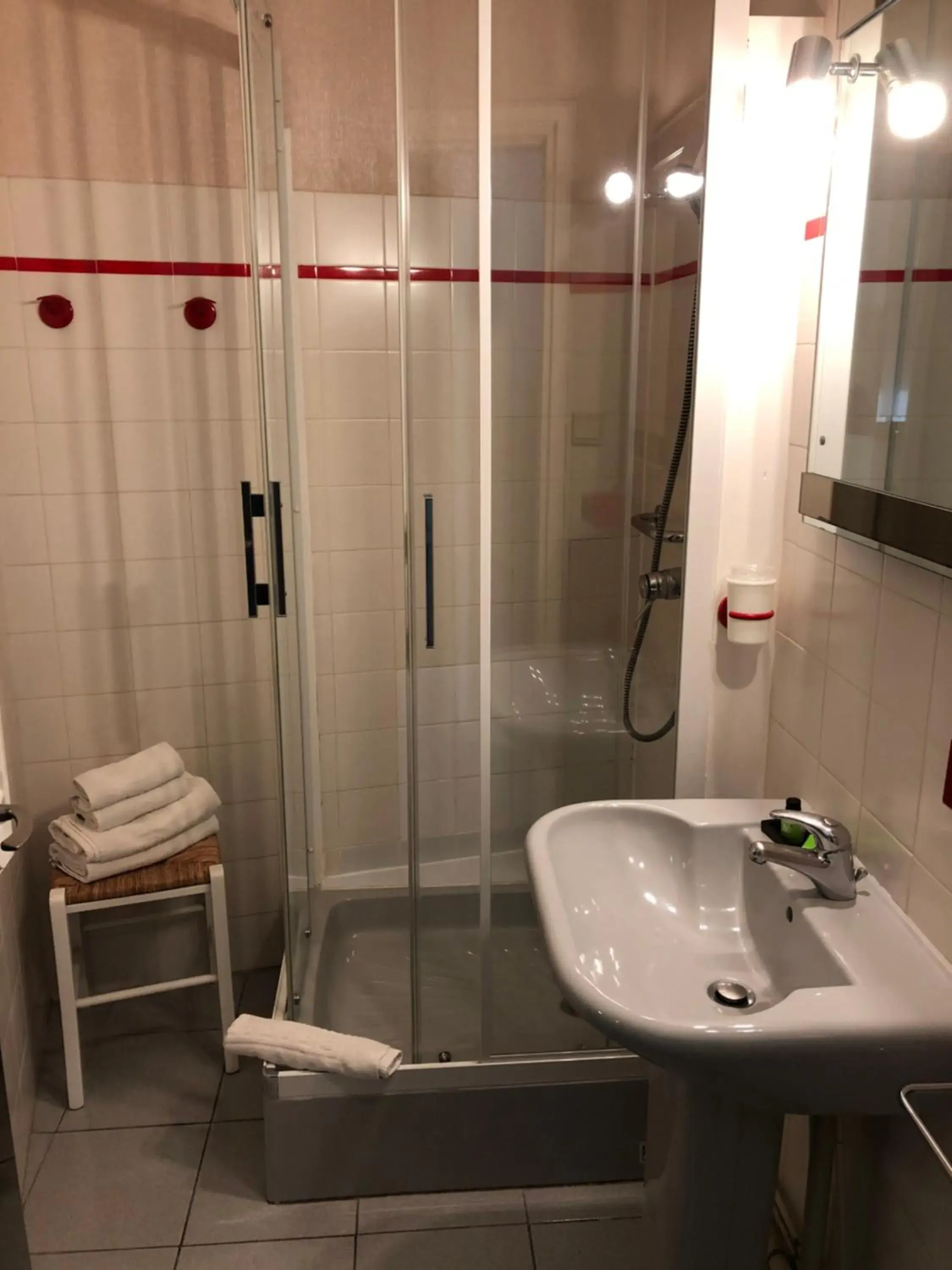 Bathroom in Hotel Restaurant Saint-Benoit