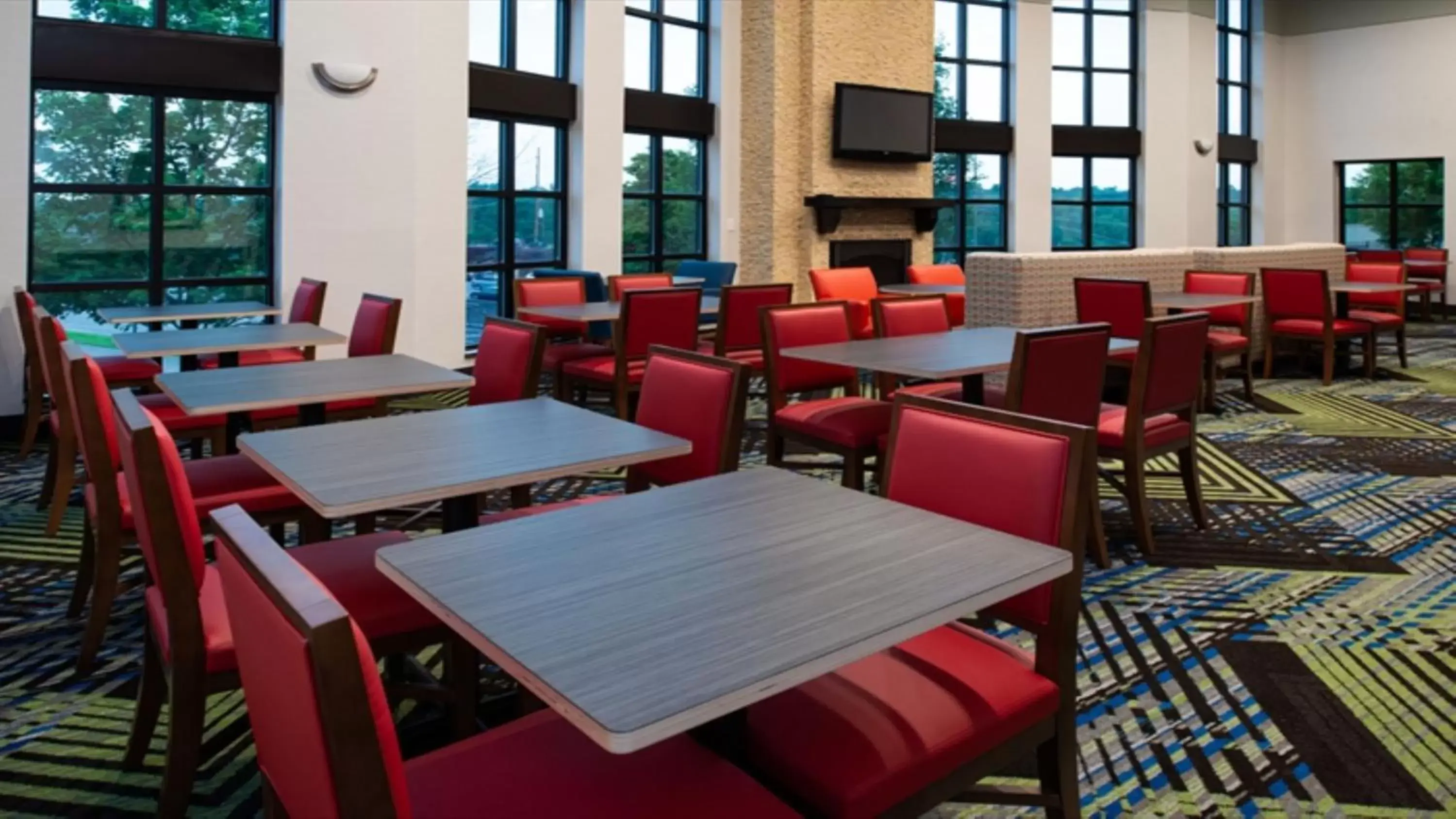 Restaurant/Places to Eat in Holiday Inn Express Cincinnati West, an IHG Hotel