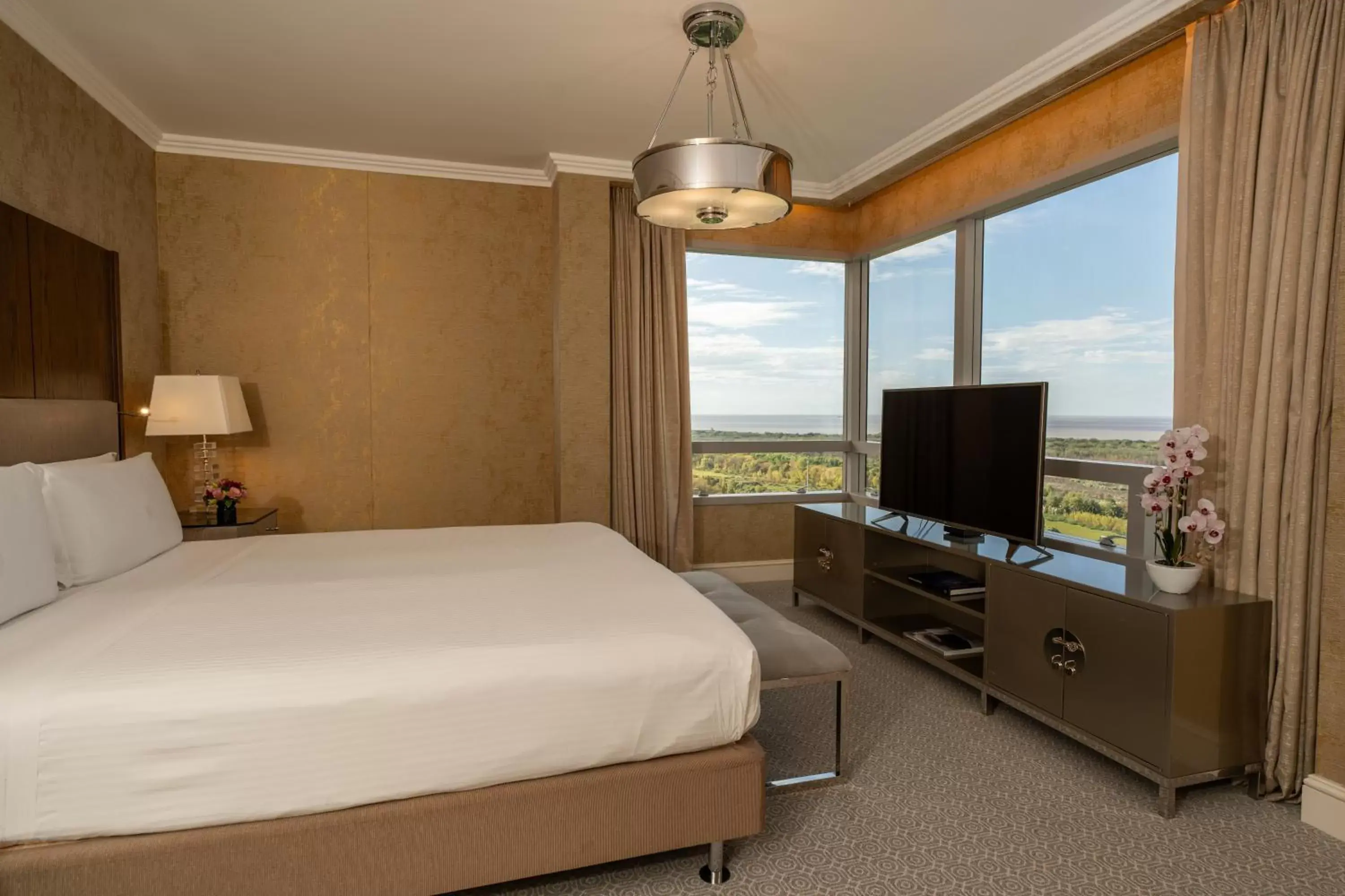 Bedroom, TV/Entertainment Center in Alvear Icon Hotel