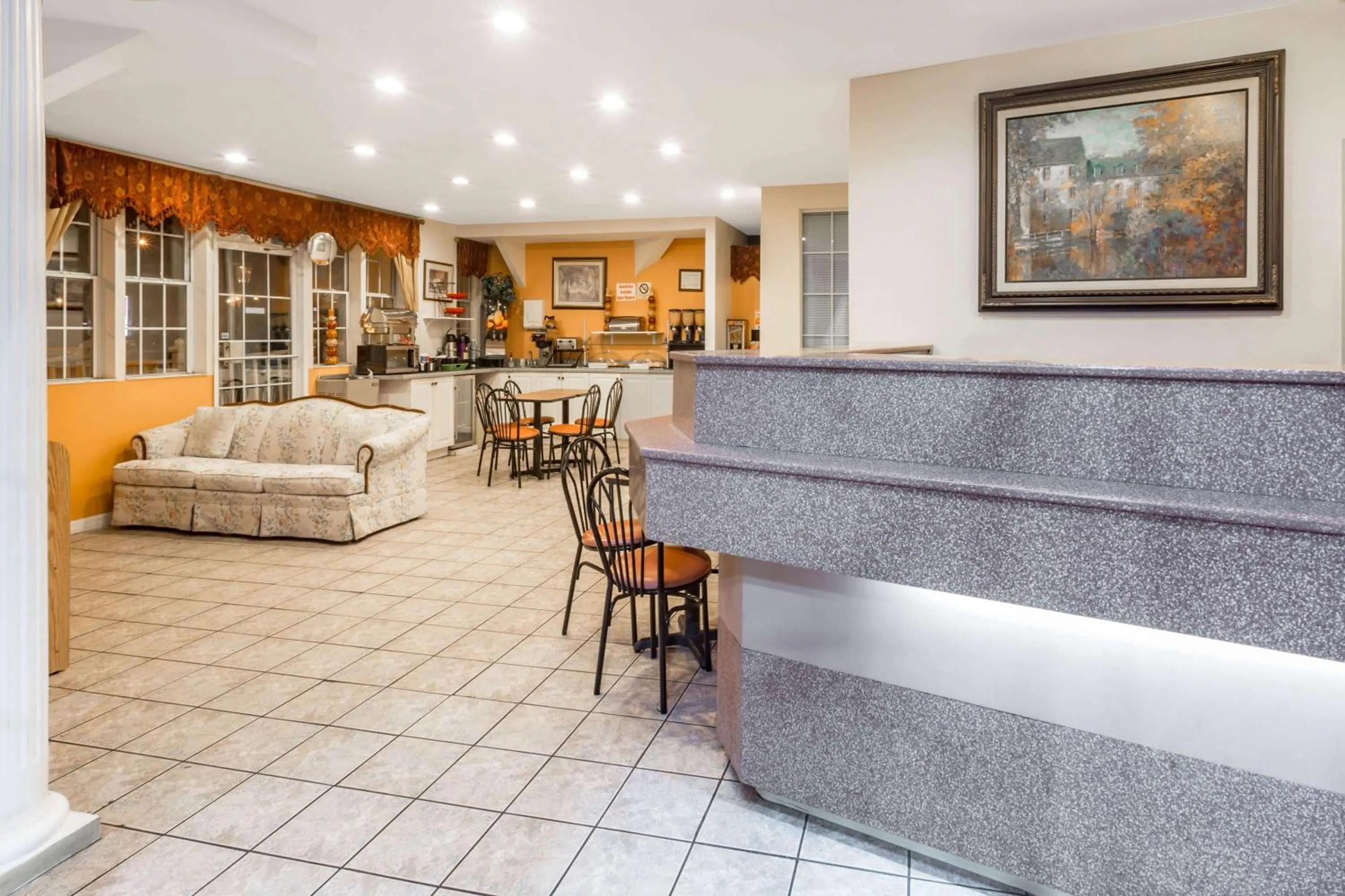 Lobby or reception, Restaurant/Places to Eat in Howard Johnson by Wyndham Lake City