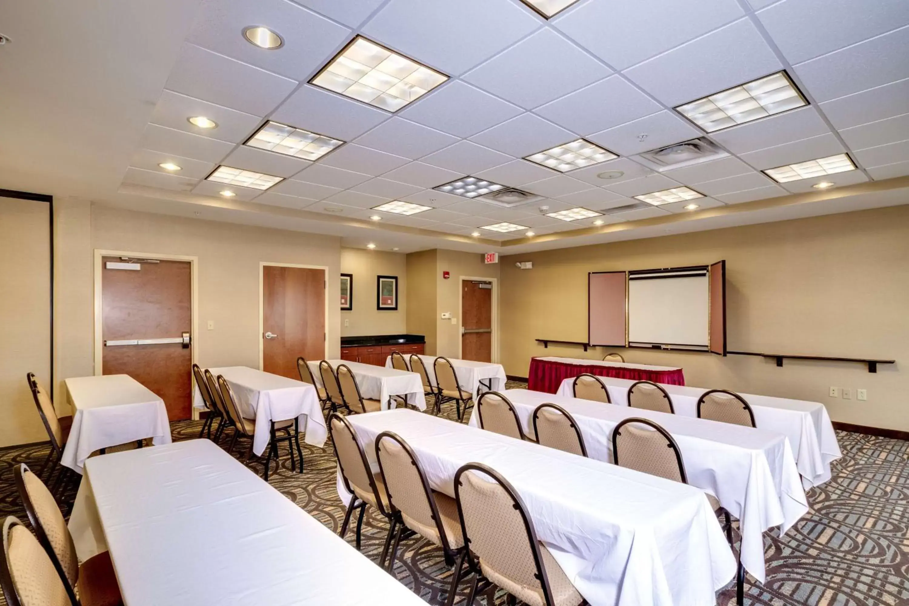 Meeting/conference room in Hampton Inn & Suites Cape Coral / Fort Myers