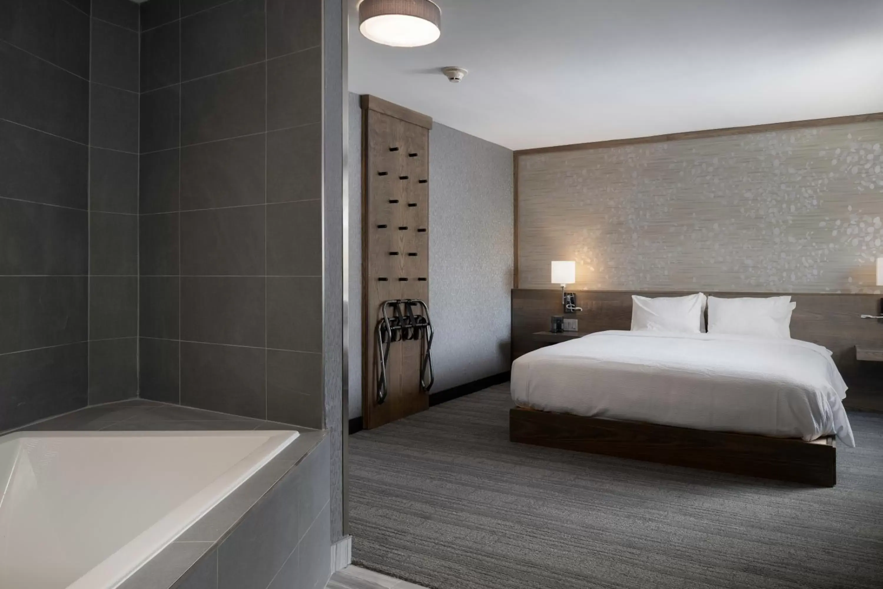 Bed in voco - The Cadence, an IHG Hotel