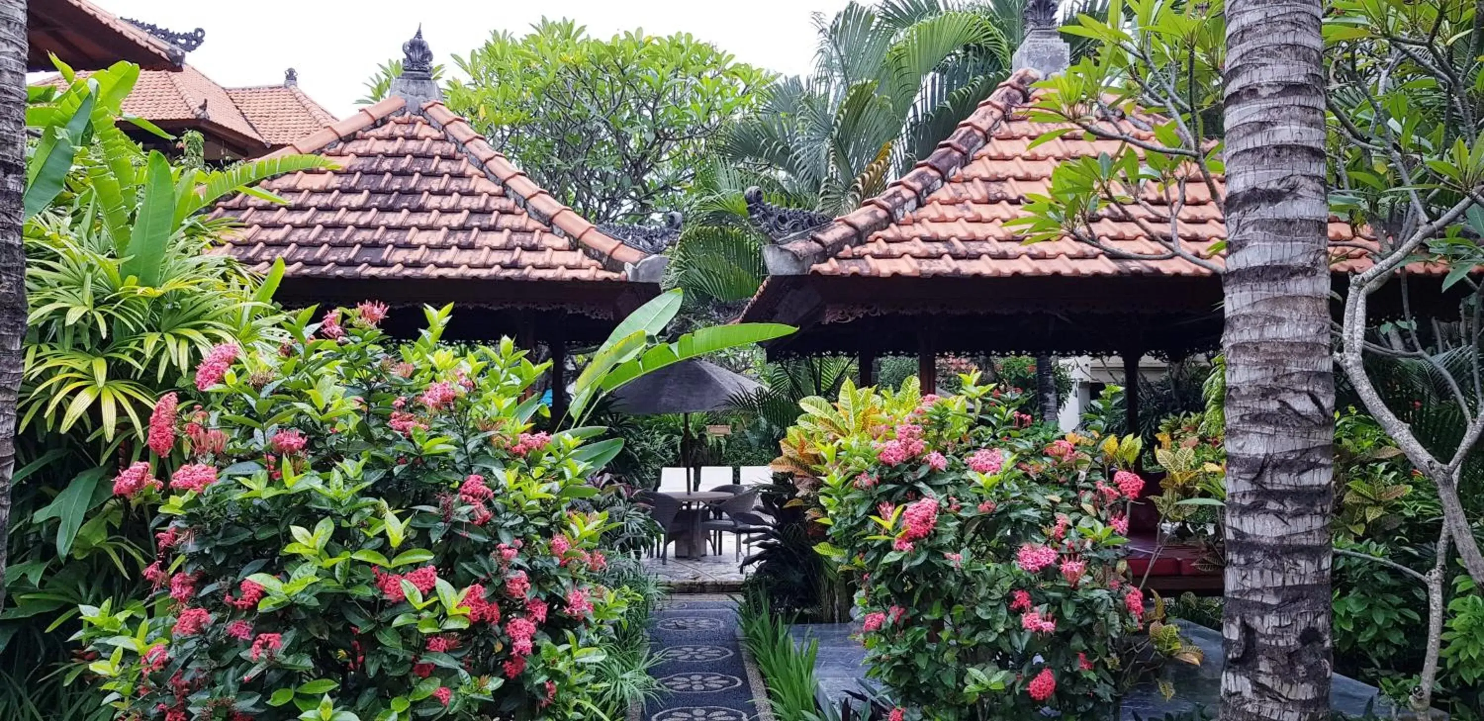 Garden, Property Building in Kusnadi Hotel