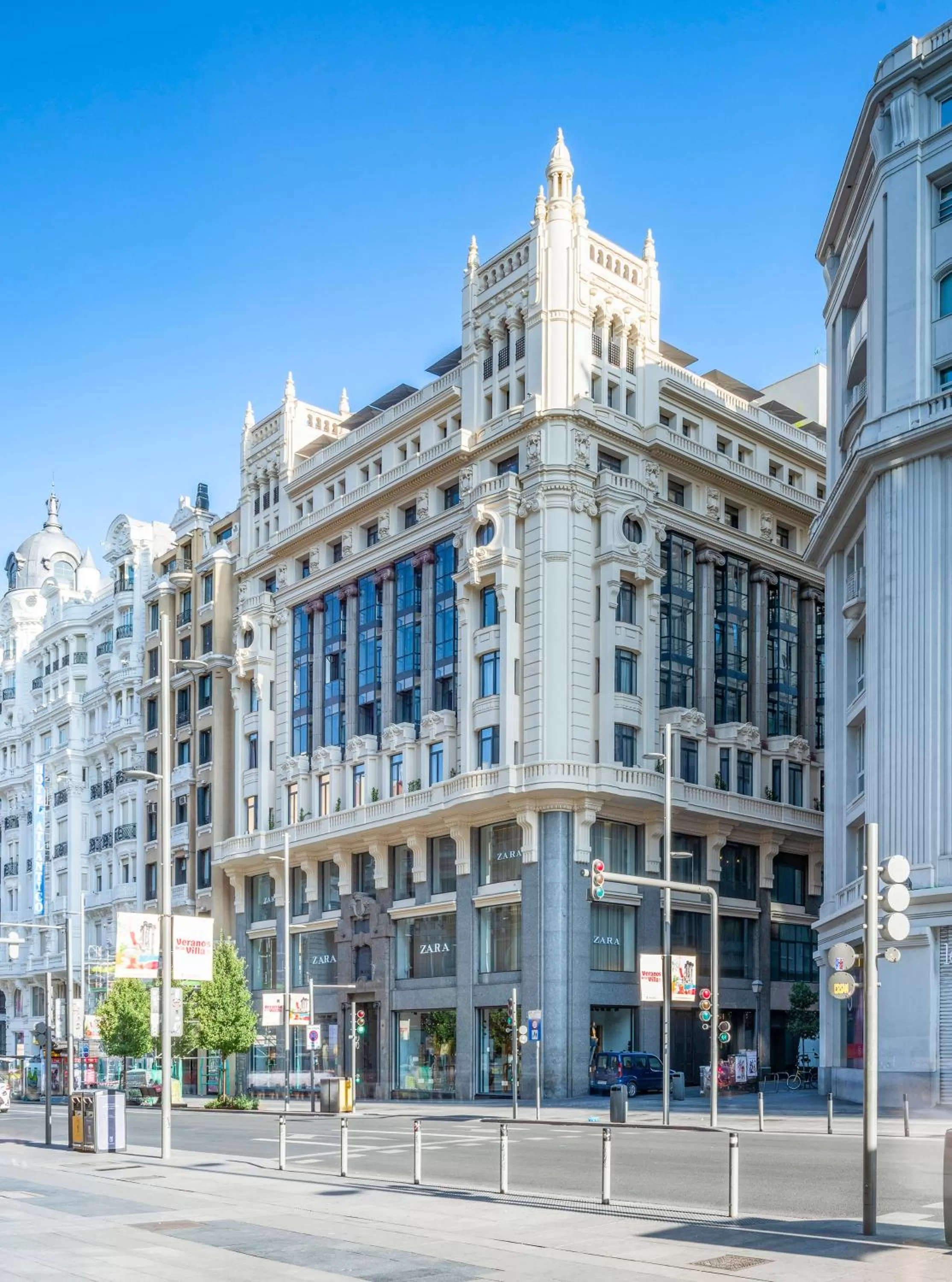 Property building in INNSIDE by Meliá Madrid Gran Vía