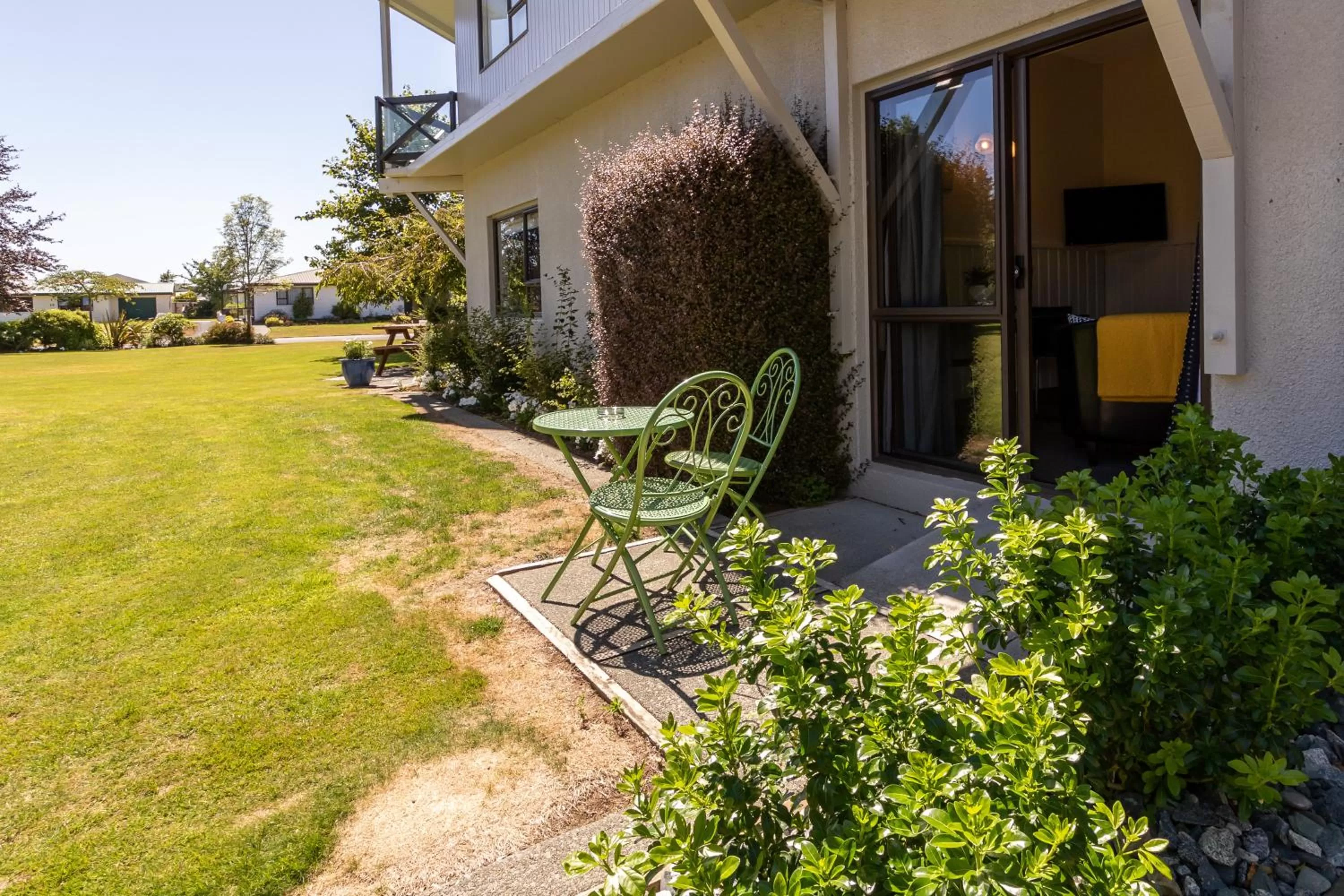 Garden in ASURE Explorer Motel & Apartments