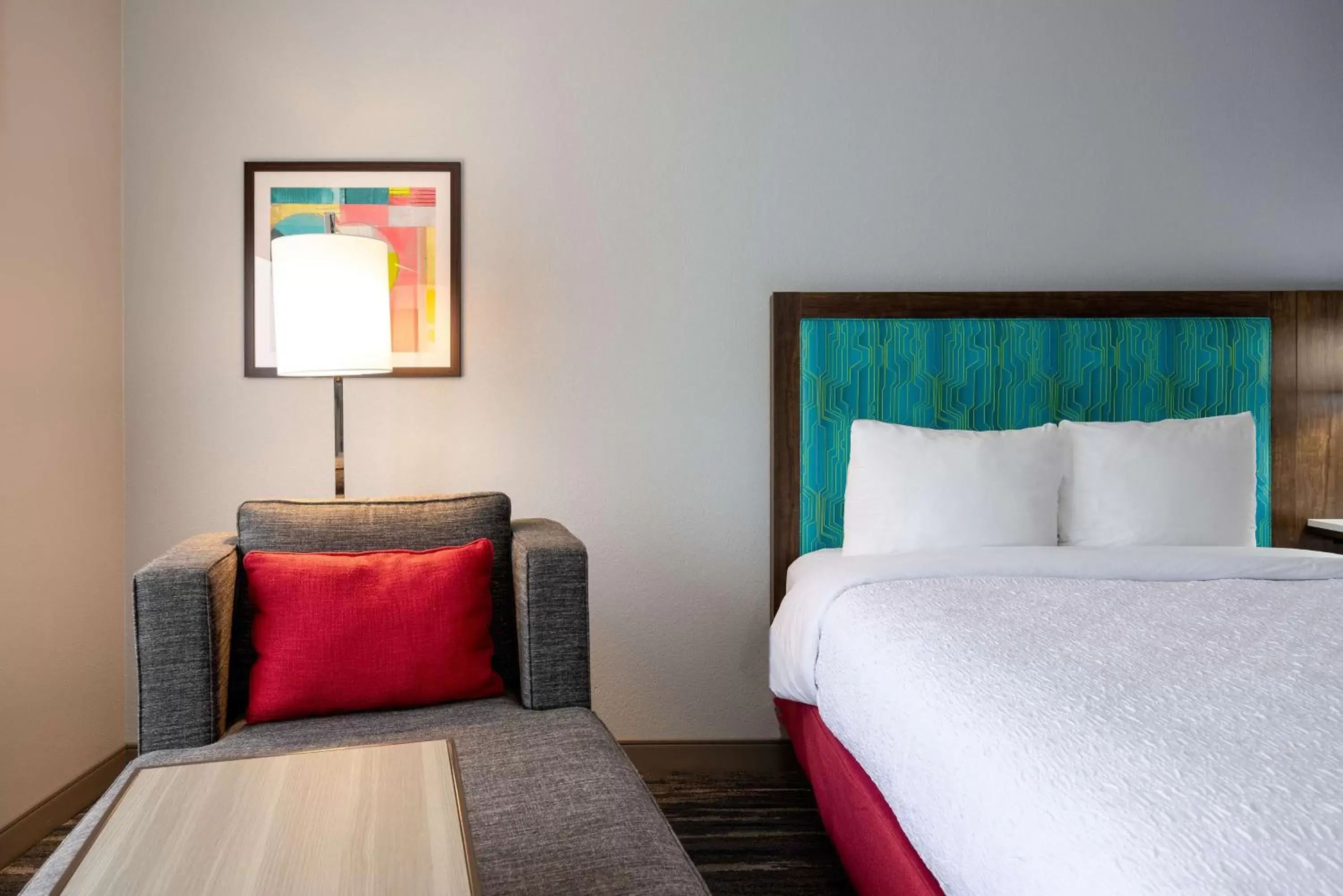 Living room, Bed in Hampton Inn & Suites Alpharetta Roswell