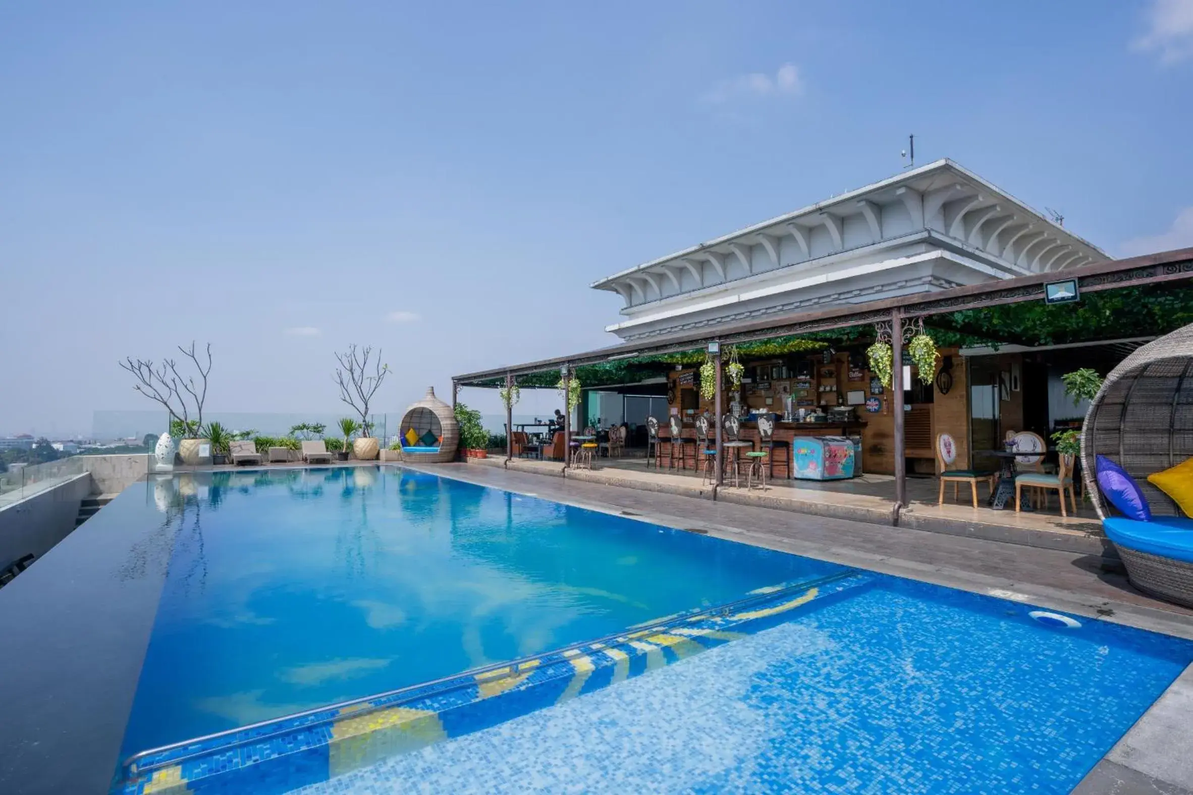 Swimming Pool in Belviu Hotel Bandung