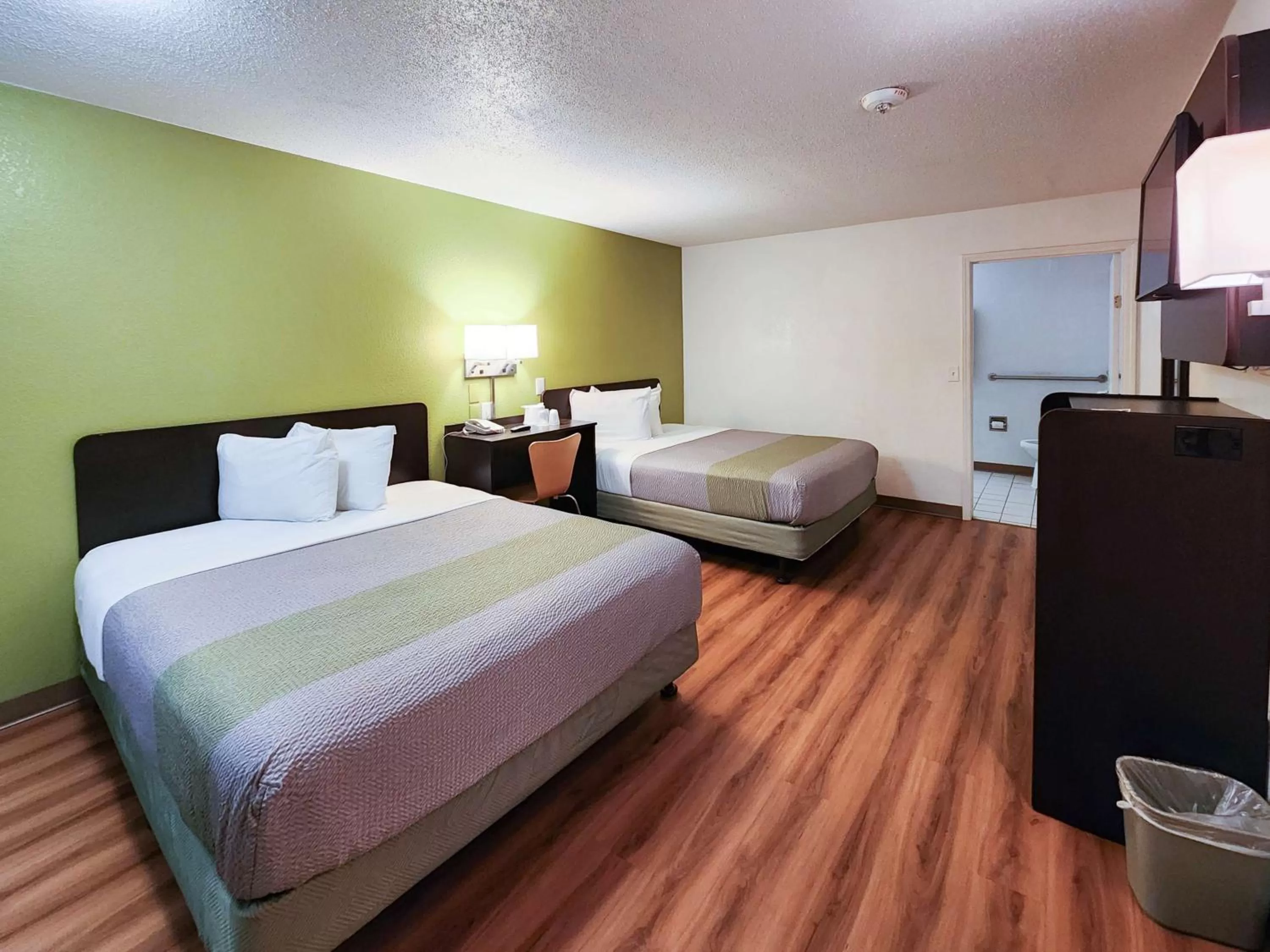 Bedroom, Bed in Motel 6-Baytown, TX - Baytown East