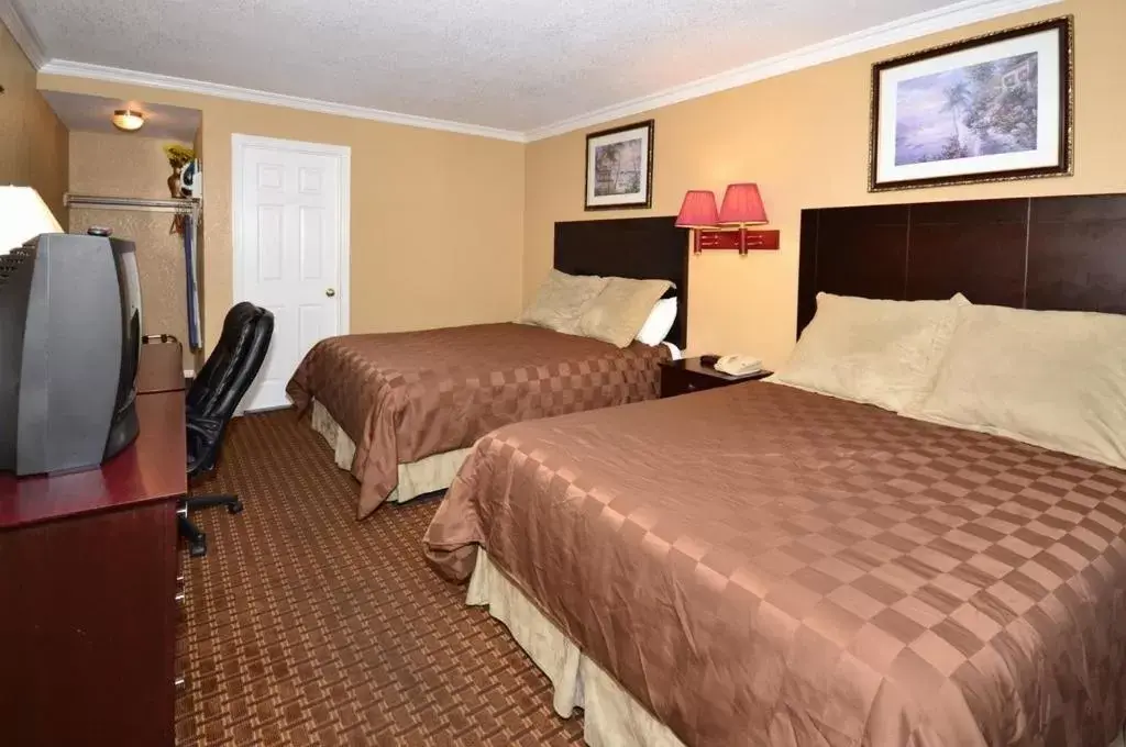 Bed in Santa Clarita Motel