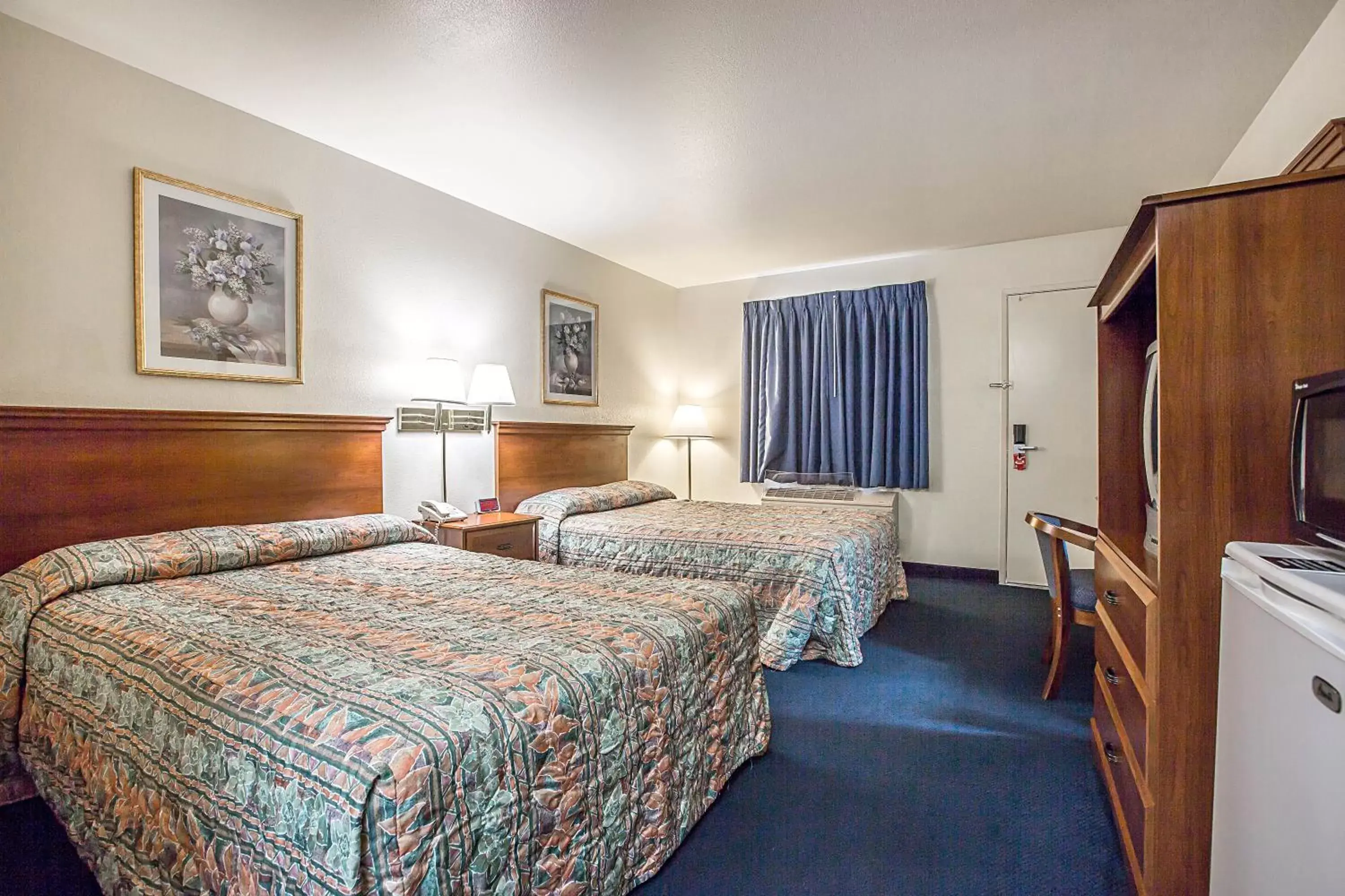 Standard Double Room - Non-Smoking in Econo Lodge Inn & Suites near China Lake Naval Station