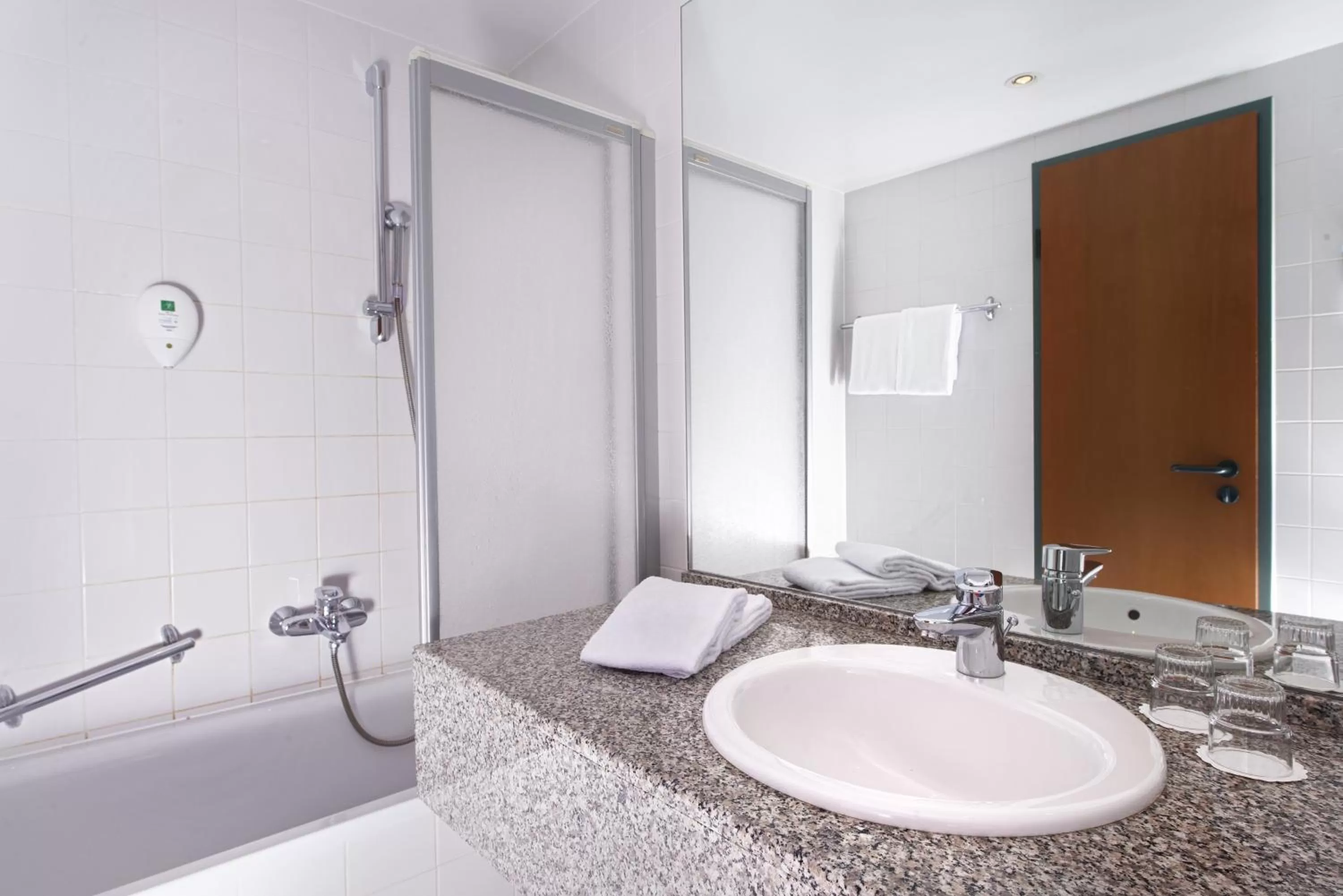 Bathroom in Congress Hotel Weimar by Mercure