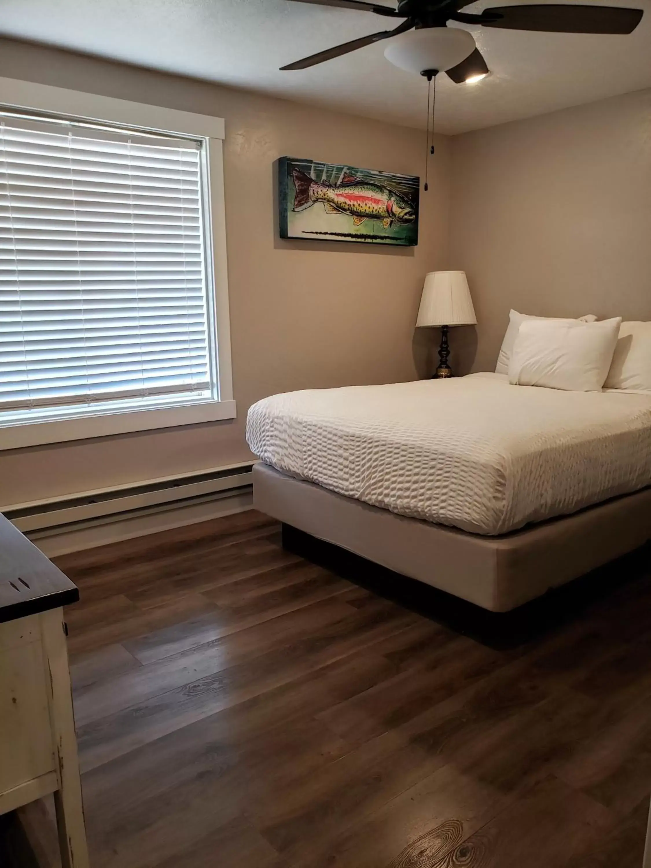 Bedroom, Bed in Flaming Gorge Resort