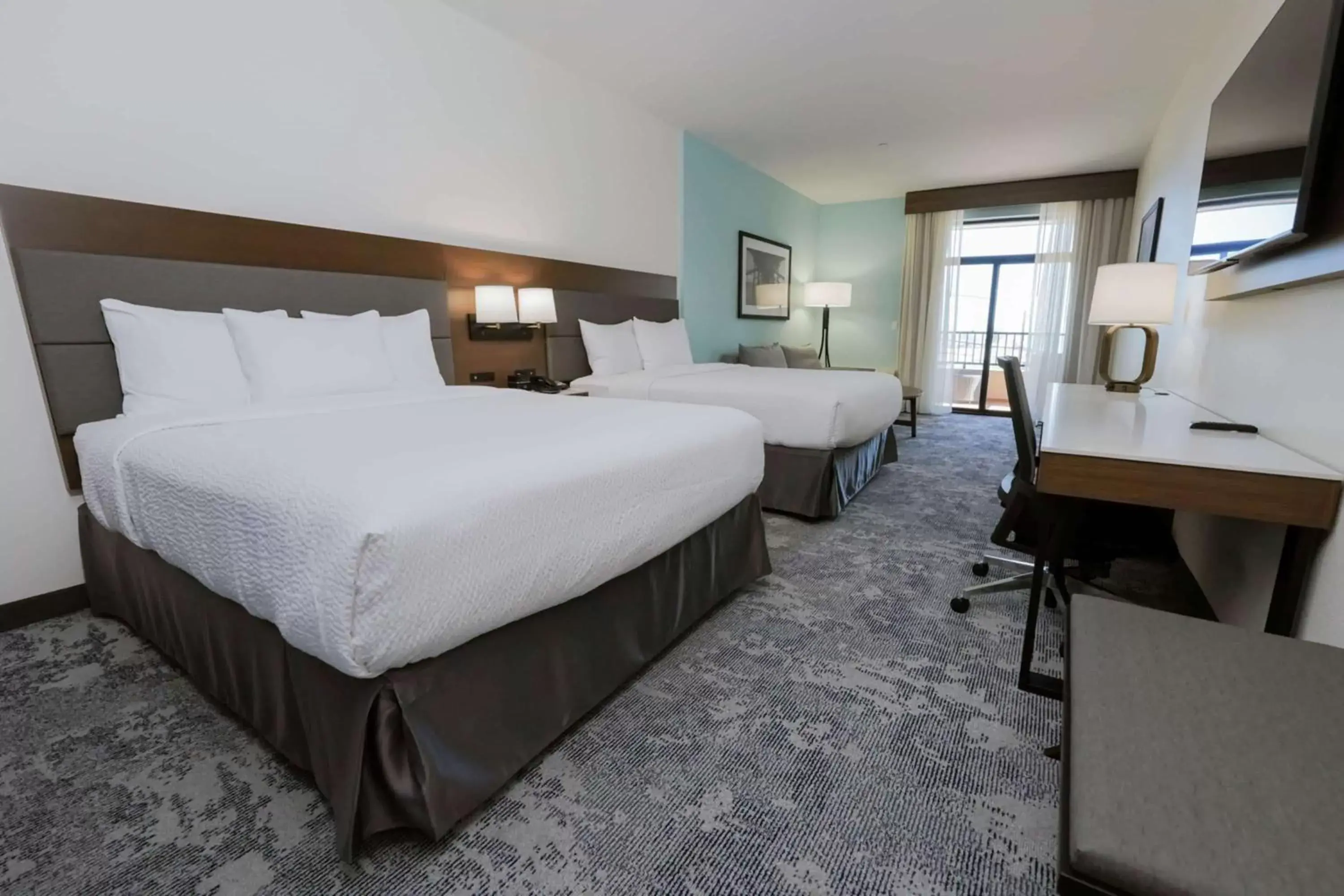 Photo of the whole room, Bed in La Quinta Inn & Suites by Wyndham Santa Cruz