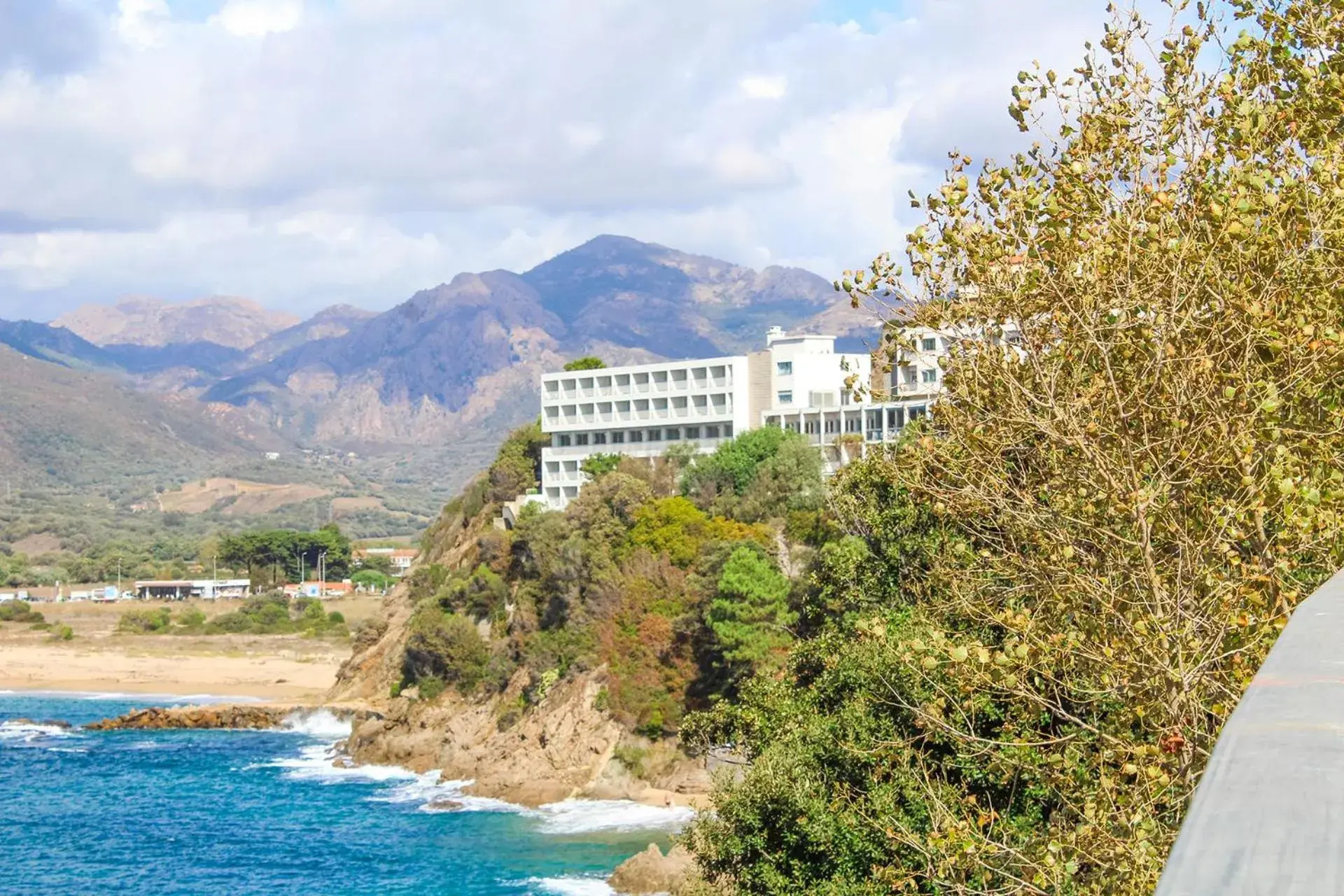 Property building in Hotel Roc E Mare Property building in Hotel Roc E Mare