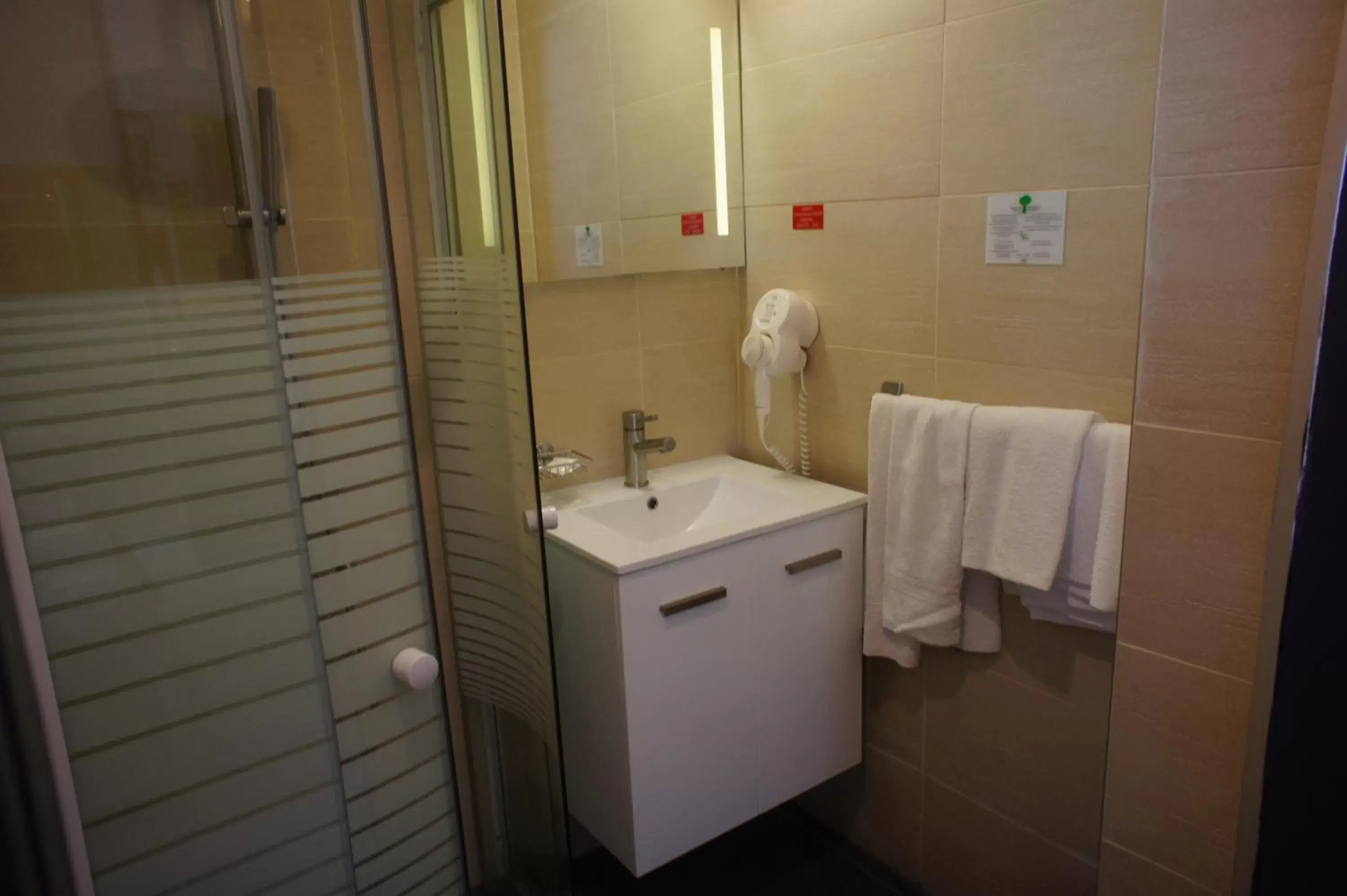 Bathroom in Central Hotel