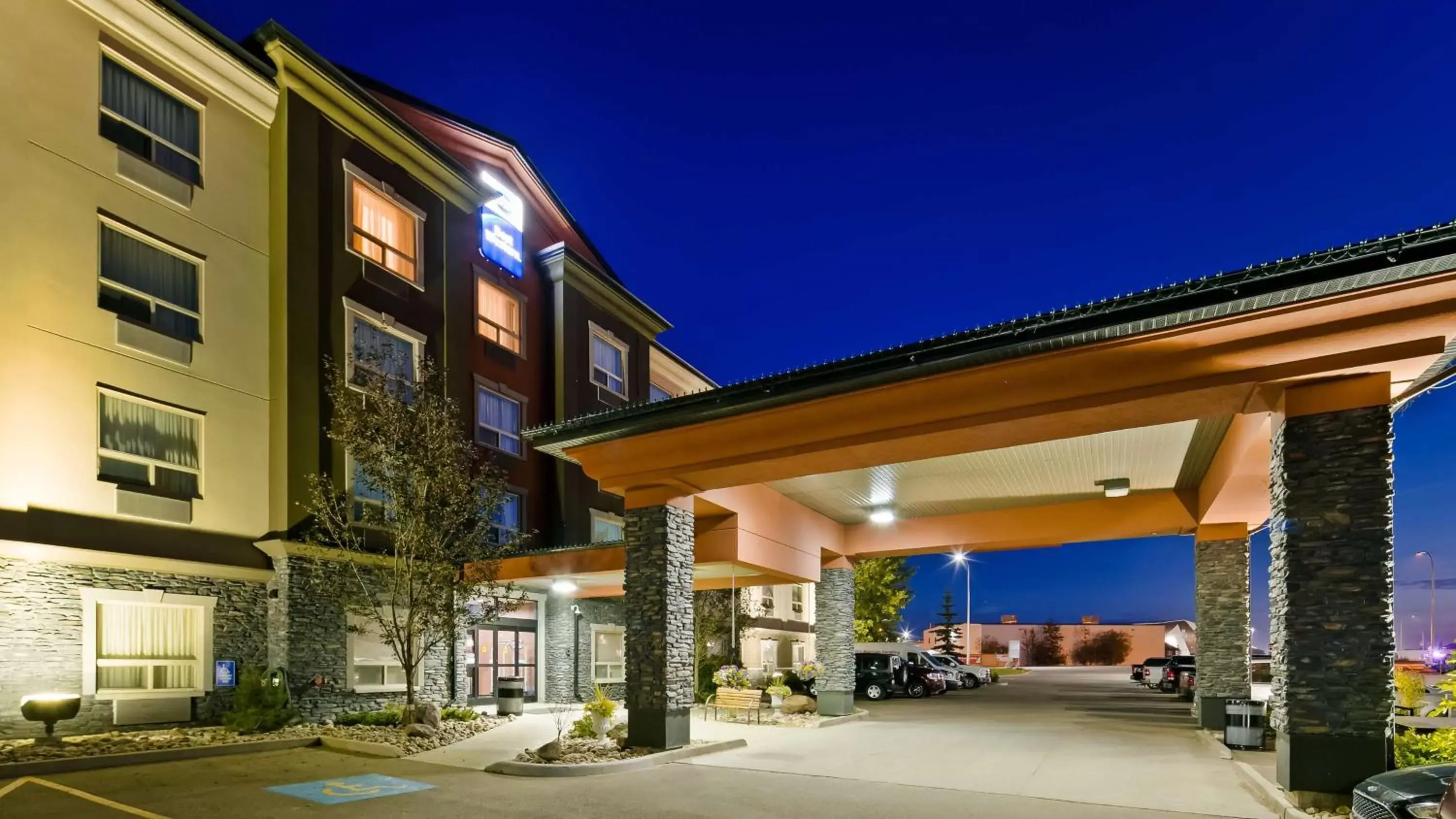 Property Building in Best Western Bonnyville Inn & Suites