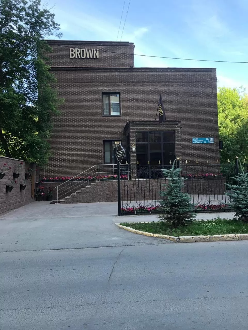 Facade/entrance in Brown Hotel