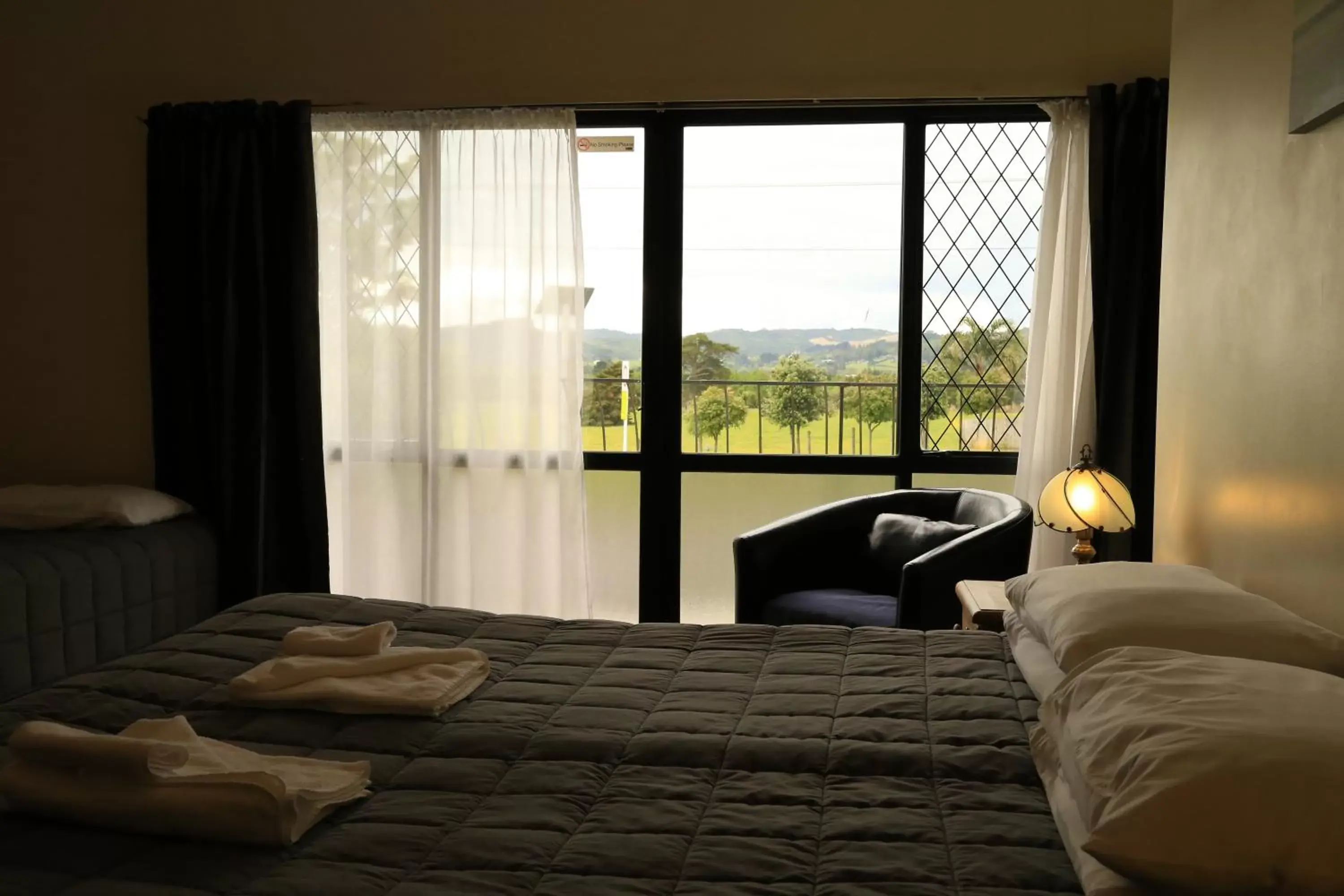 Bedroom, Bed in Drury Motor Lodge