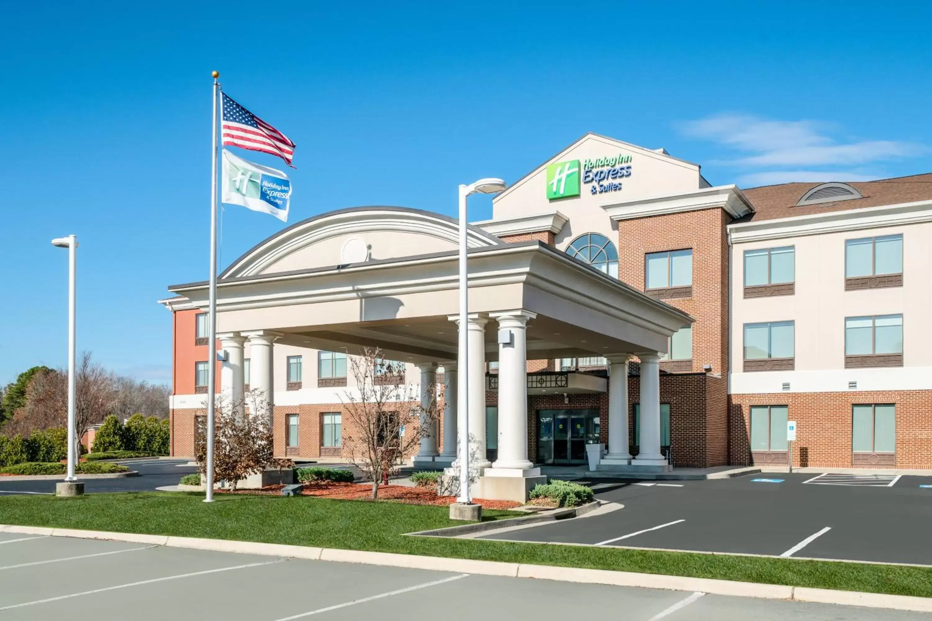 Property Building in Holiday Inn Express Hotel & Suites Tappahannock, an IHG Hotel