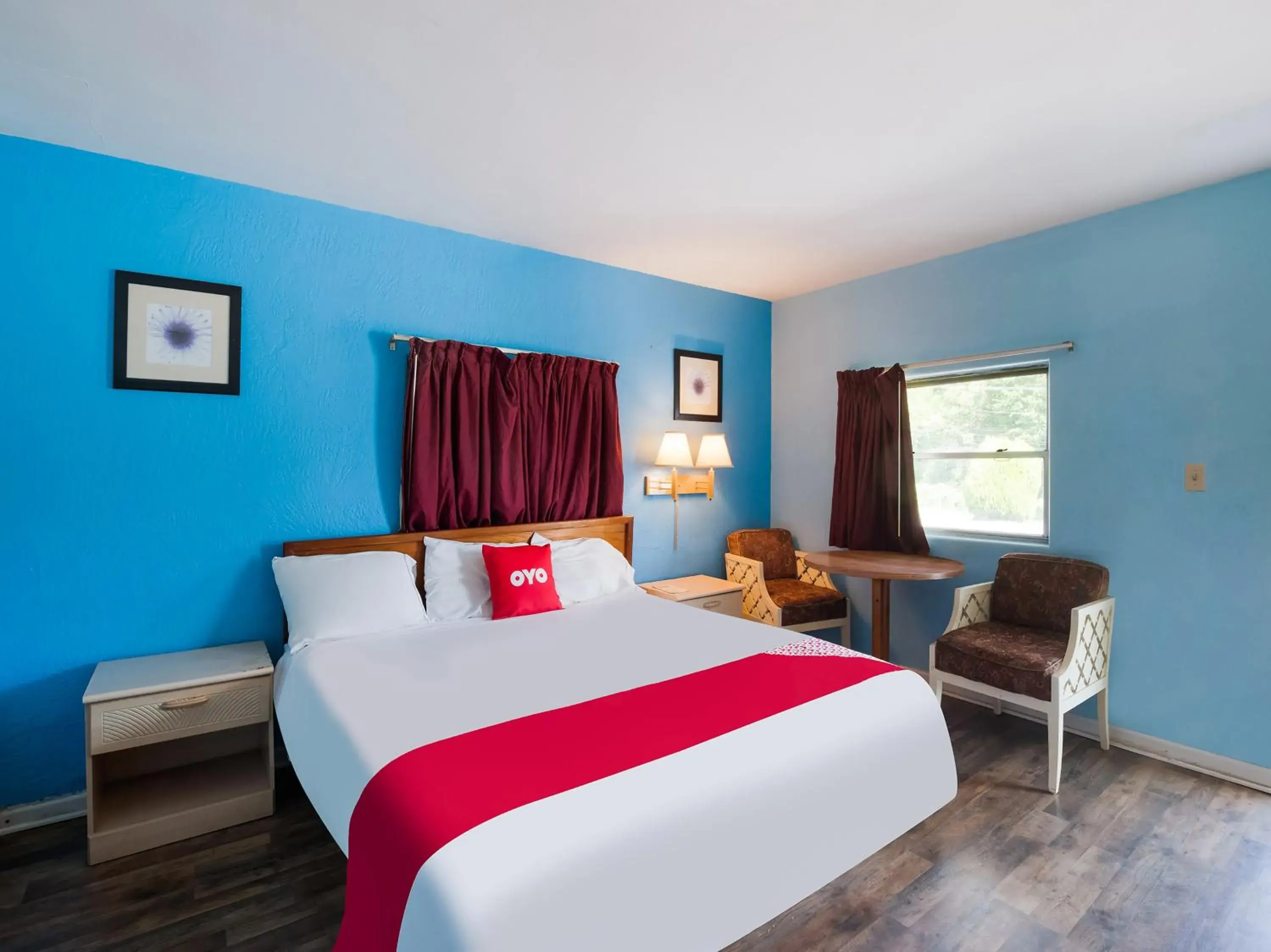 Bedroom in OYO Hotel Salem-Roanoke I-81